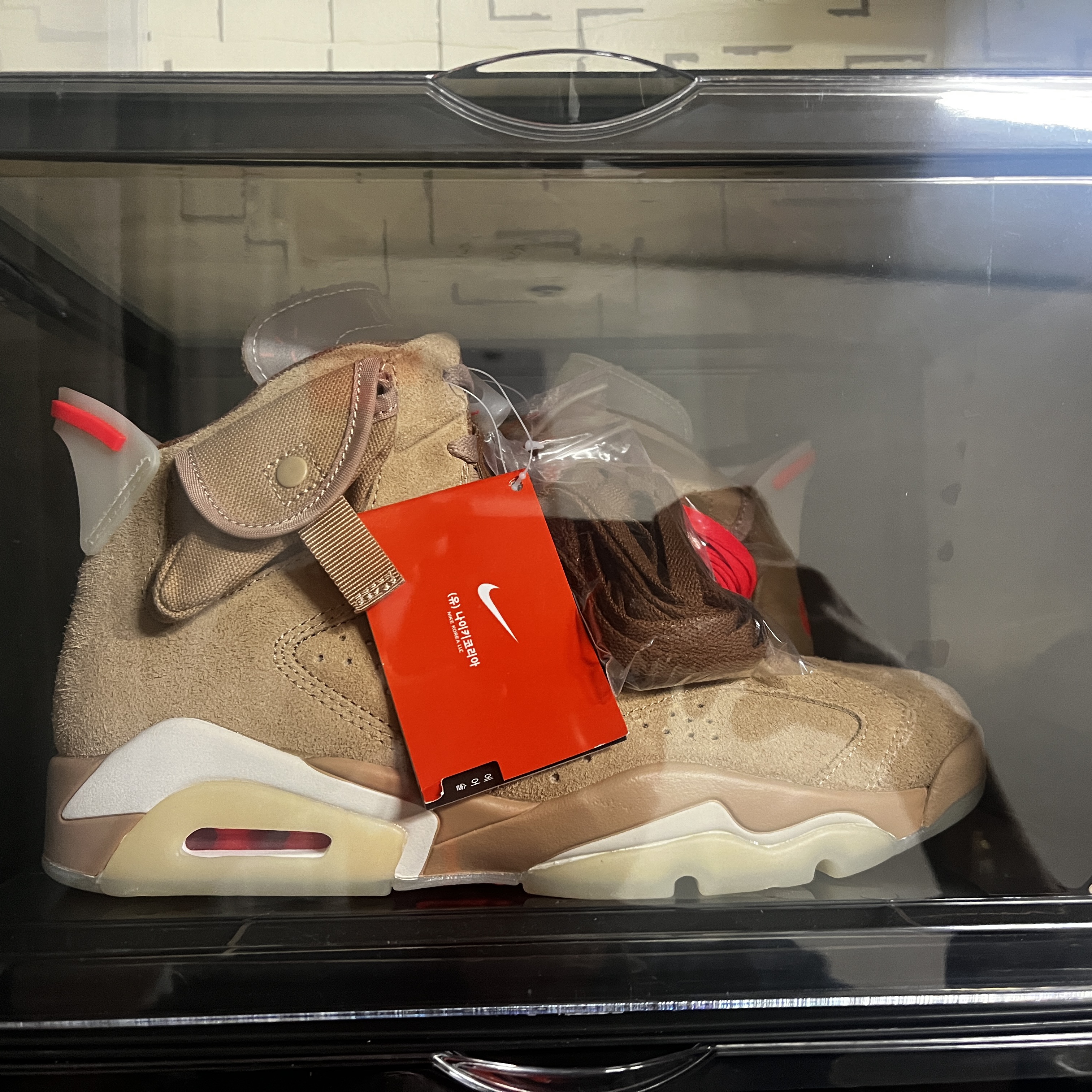 Jordan 6 x Travis Scott Retro SP British Khaki 착용 스타일 - 2