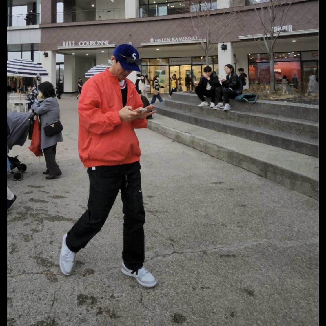Nike x Off-White NRG Pants Black, Nike x Stussy Windrunner Jacket Habanero Red 착용 스타일