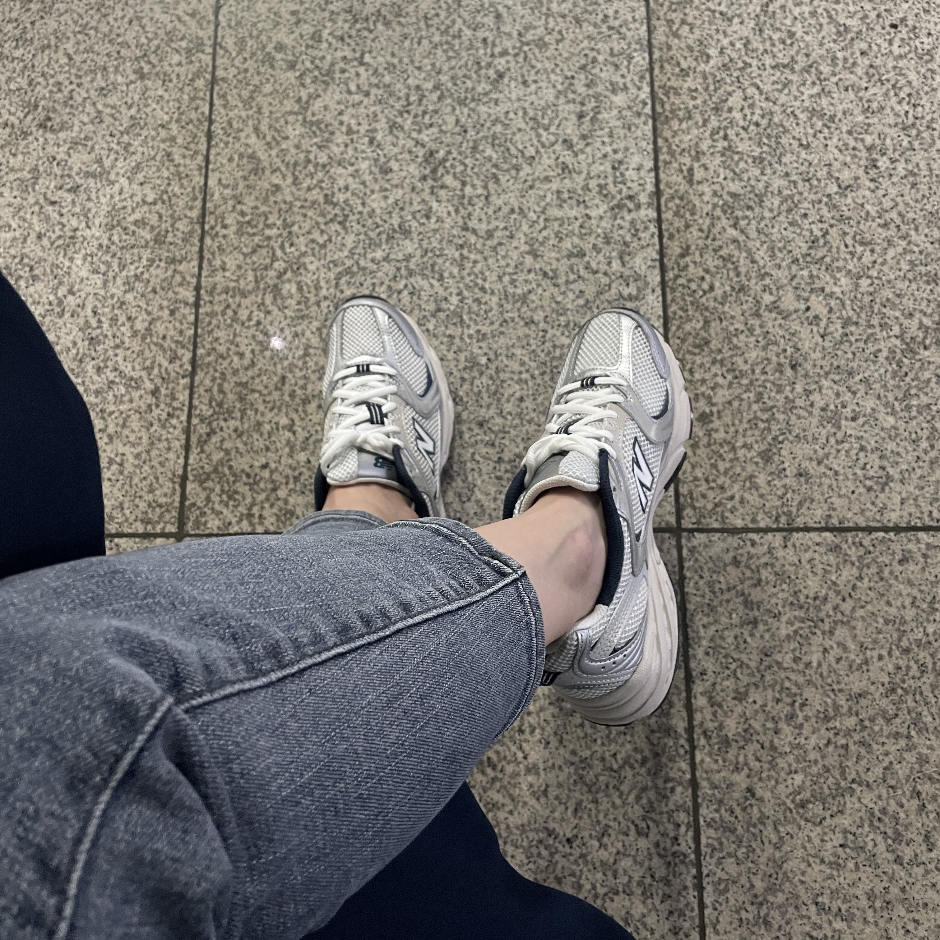 New Balance 530 Steel Grey 착용 스타일