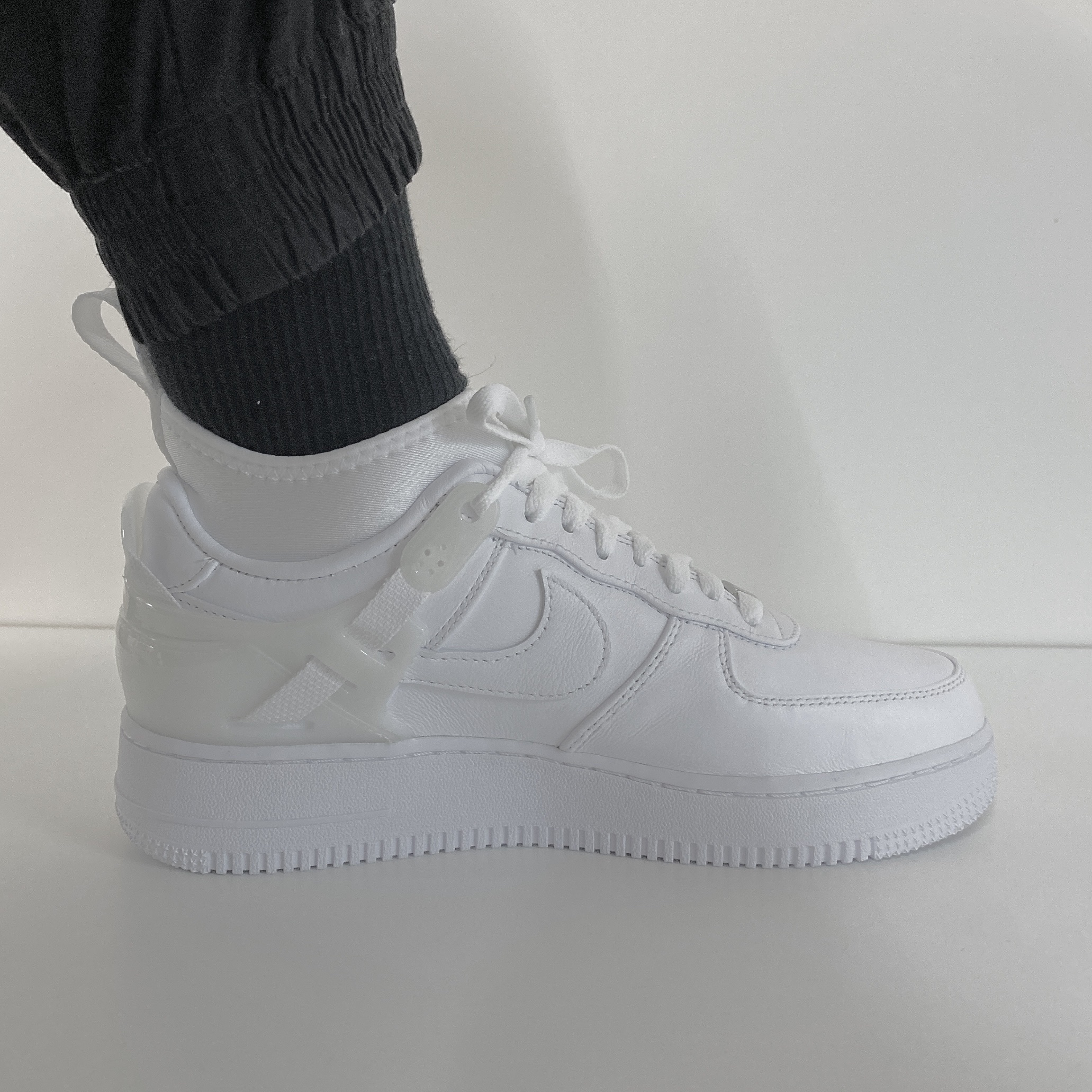 Nike x Undercover Air Force 1 Low SP White 착용 스타일 - 2