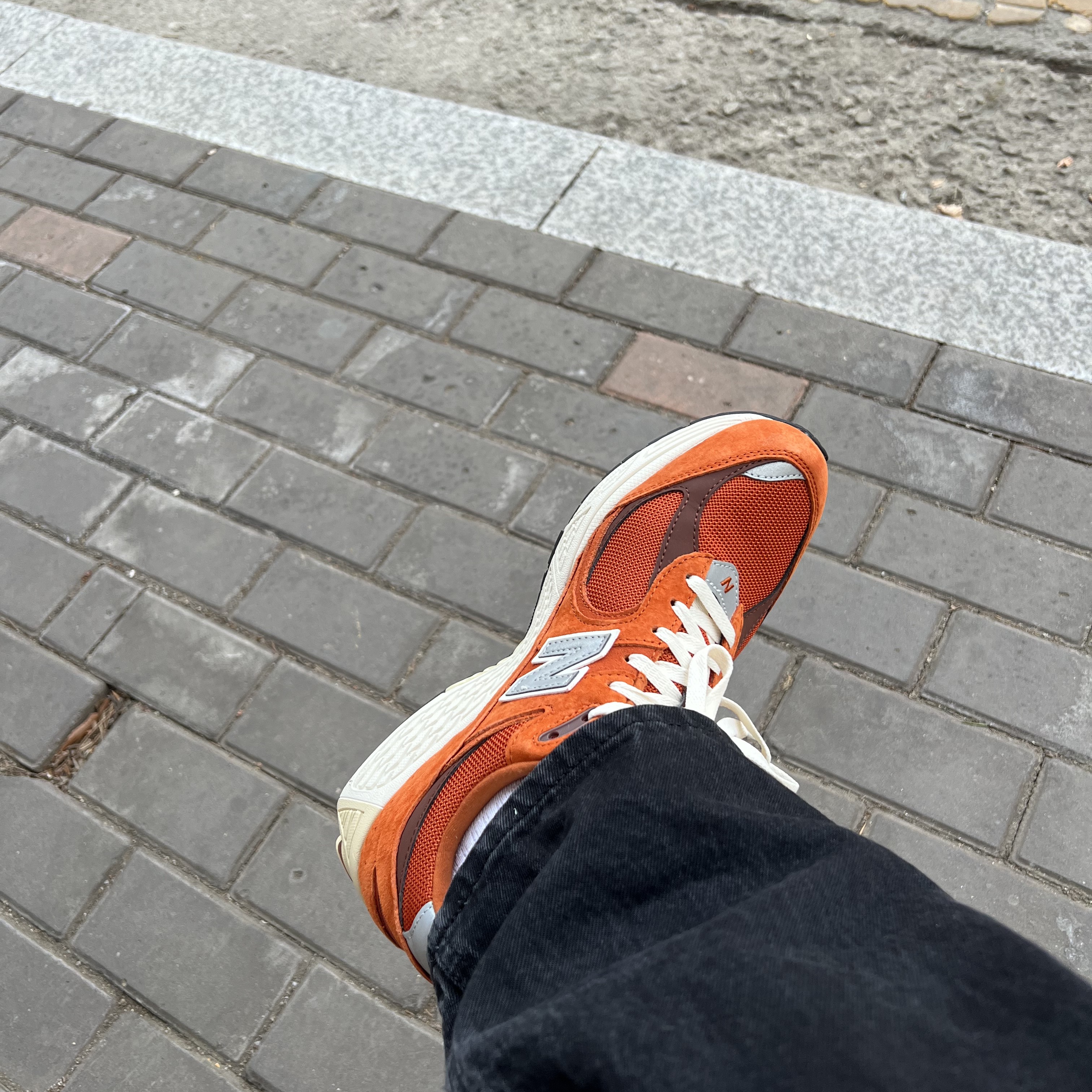 New Balance 2002R Rust Oxide 착용 스타일
