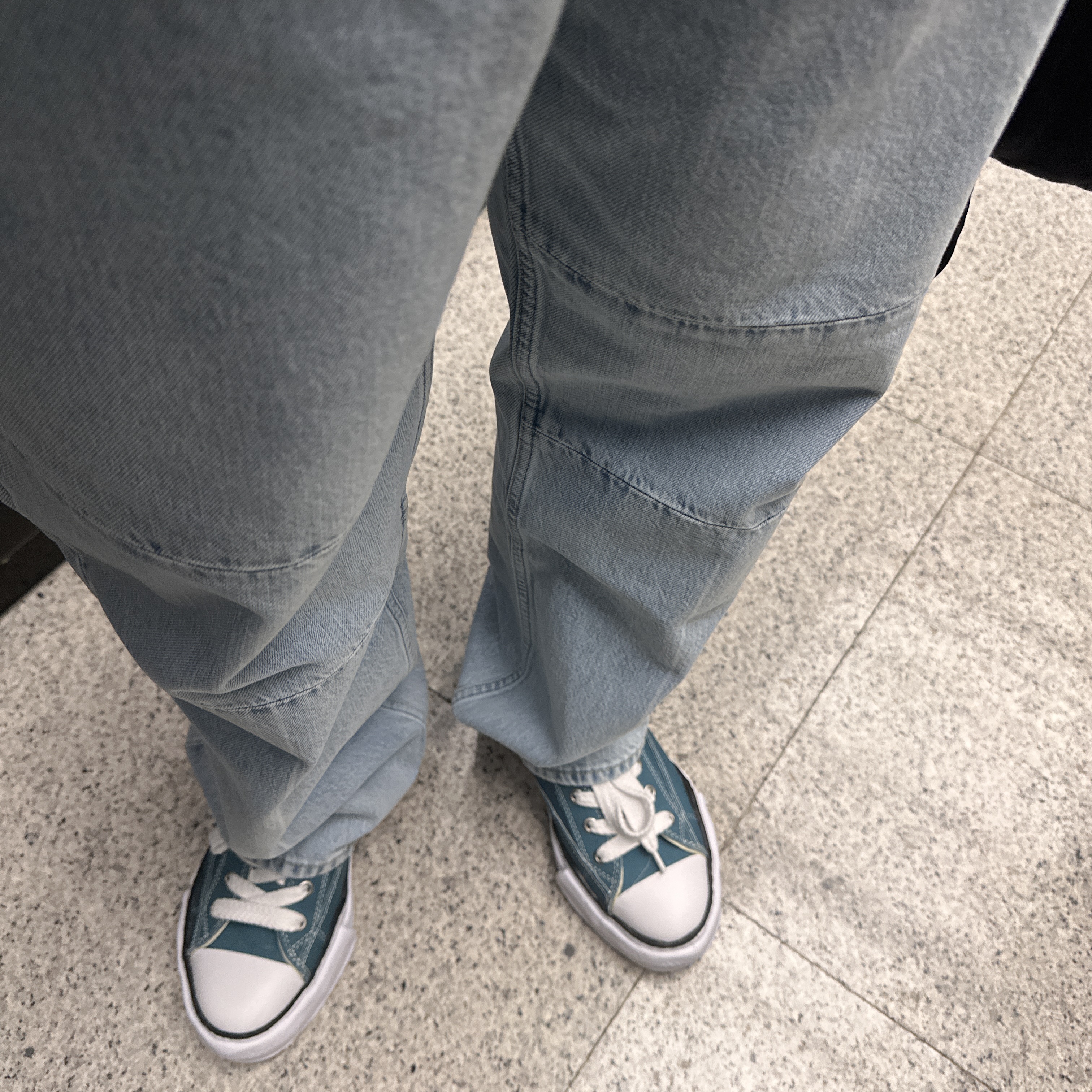 Our Legacy Extended Third Cut Superlight Wash, Maison Mihara Yasuhiro Peterson OG Sole Canvas Low Sneakers Blue 착용 스타일