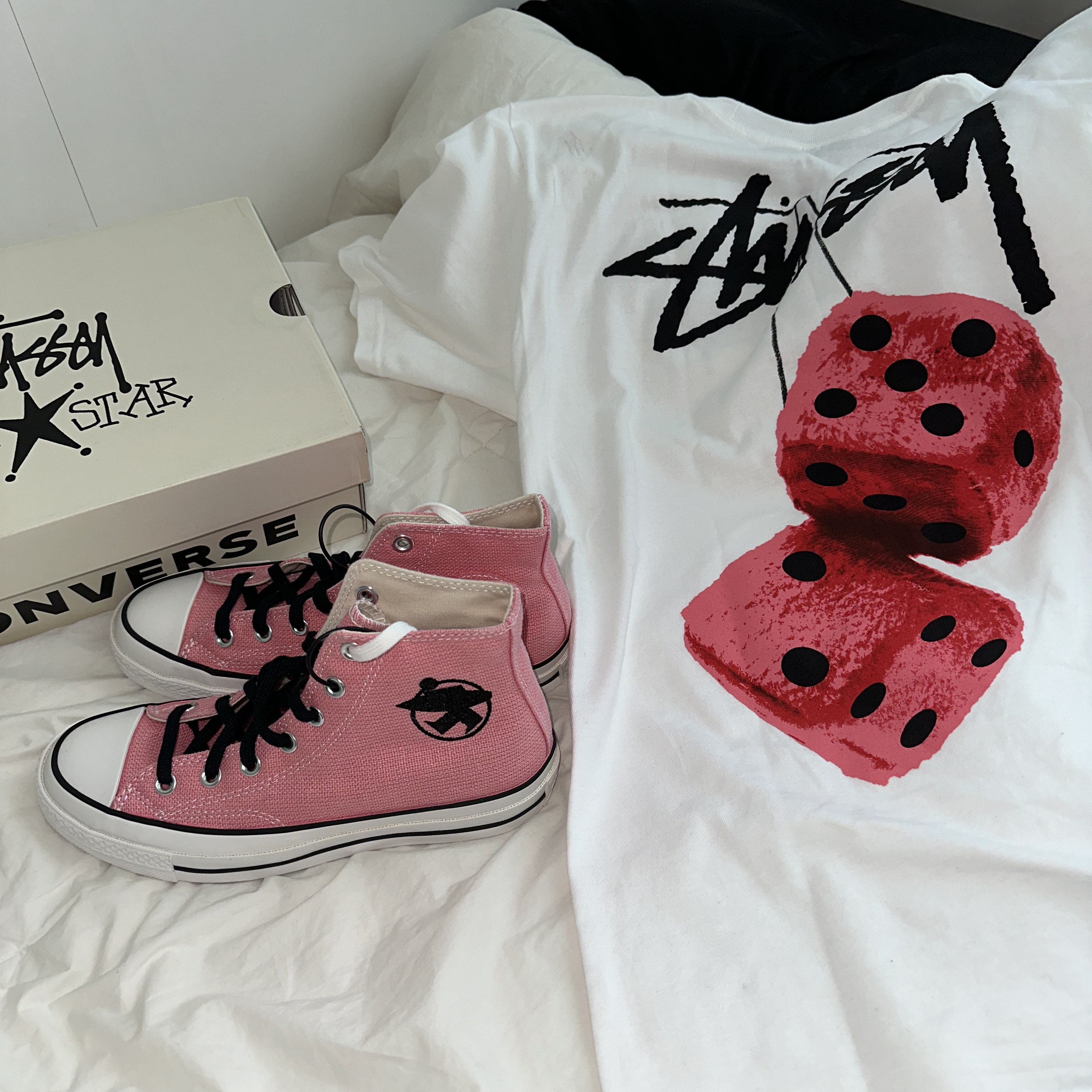 Converse x Stussy Chuck 70 High Plumeria, Stussy Fuzzy Dice T-Shirt White 착용 스타일