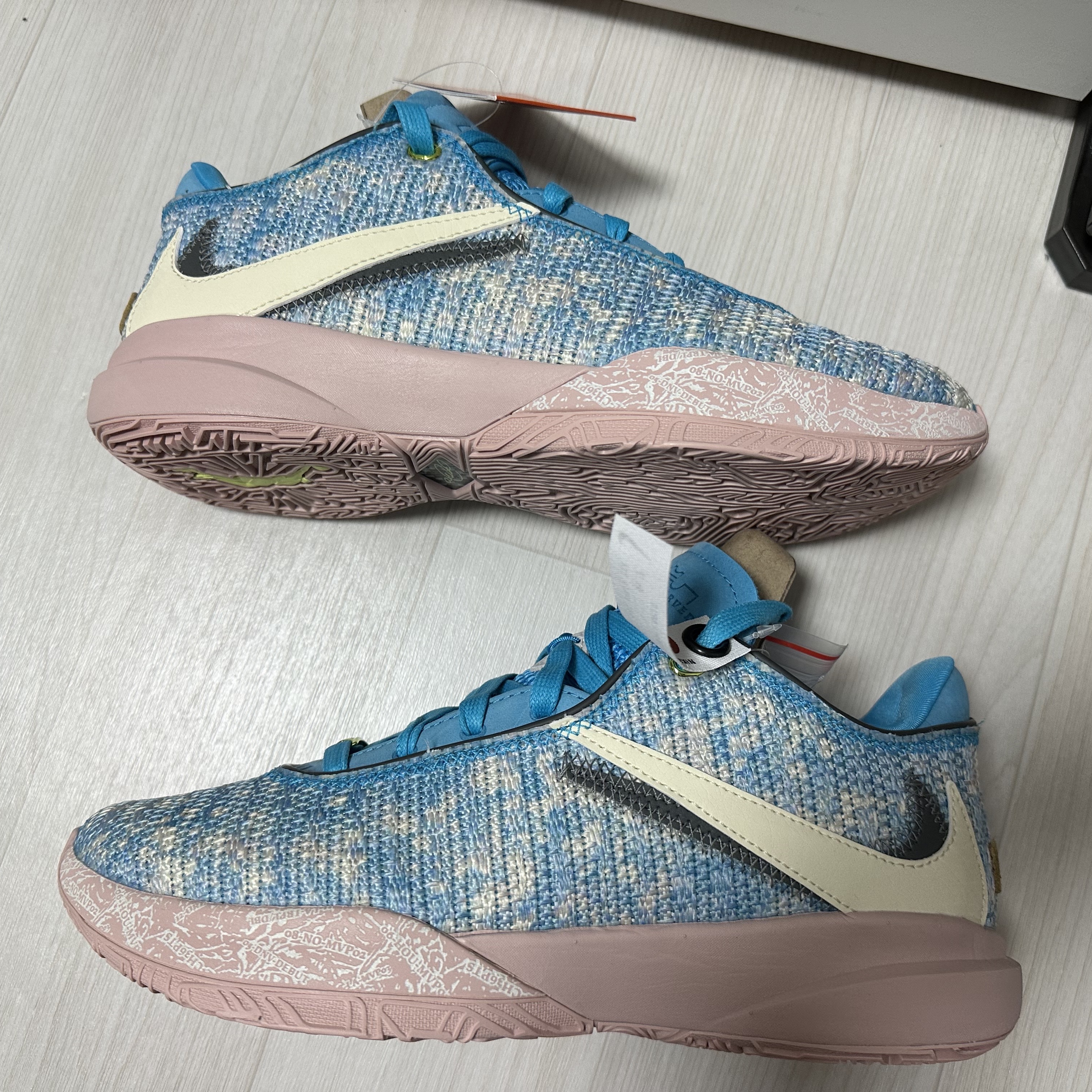 Nike LeBron XX ASW EP Blue Lightning Coconut Milk 착용 스타일 - 3