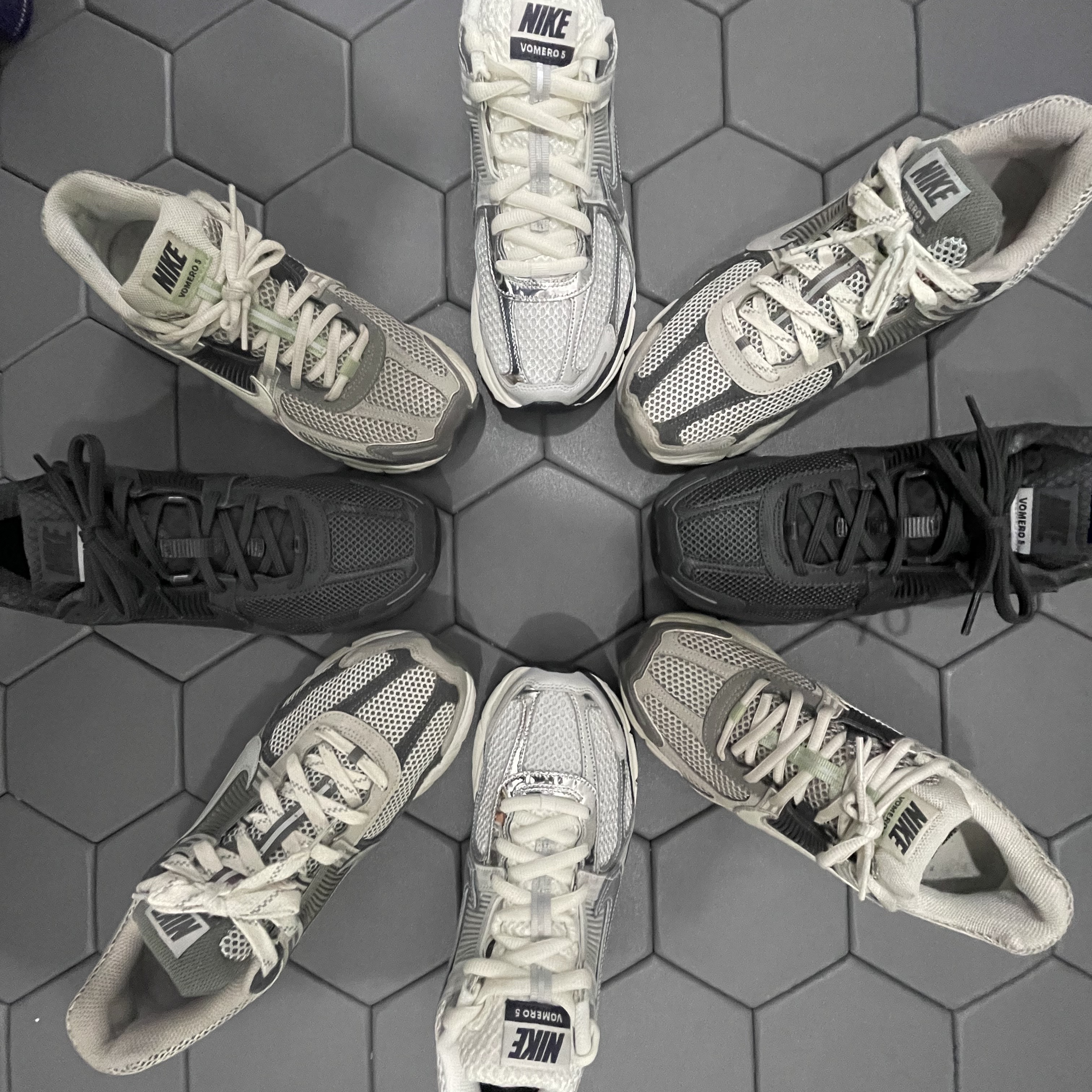 Nike Zoom Vomero 5 SP Anthracite 2023, (W) Nike Zoom Vomero 5 Photon Dust and Metallic Silver 착용 스타일