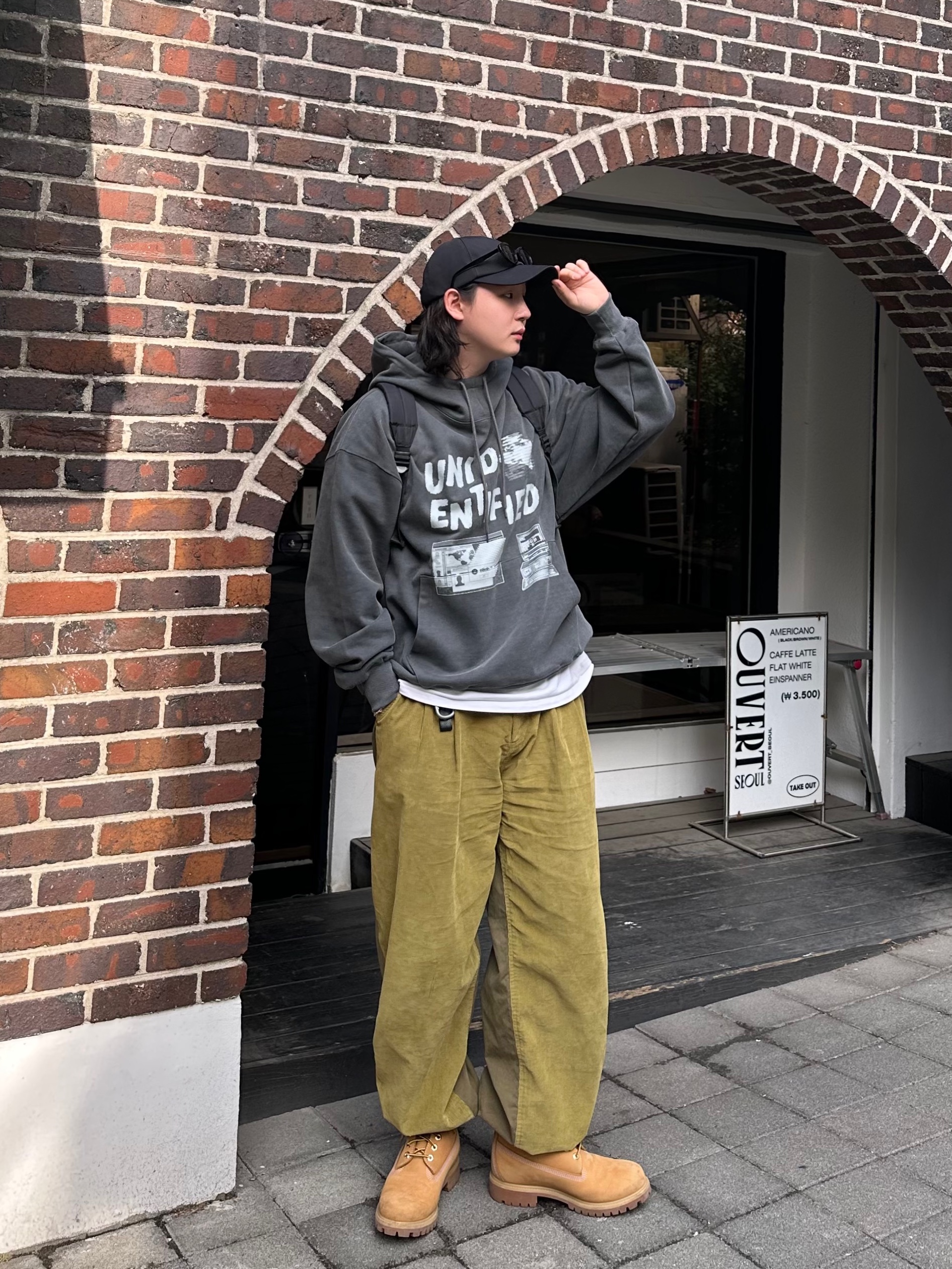 Sansan Gear Corduroy Pants Olive - 22FW, CDG Backpack Black 착용 스타일 - 1