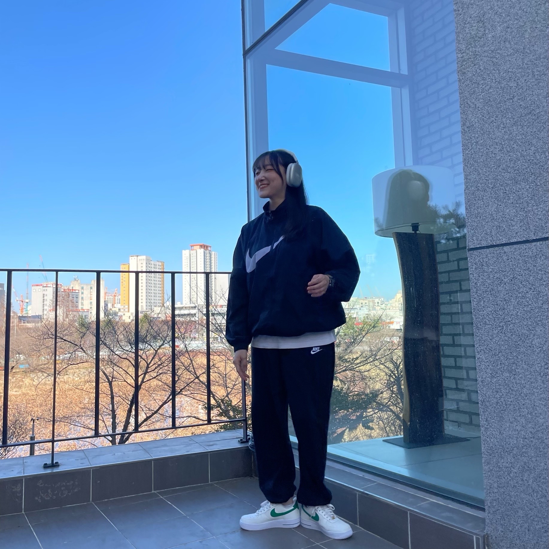 (W) Nike Air Force 1 '07 SE 40th Anniversary Join Forces Sail Malachite, Apple AirPods Max Lightning Silver (Korean Ver.) 착용 스타일