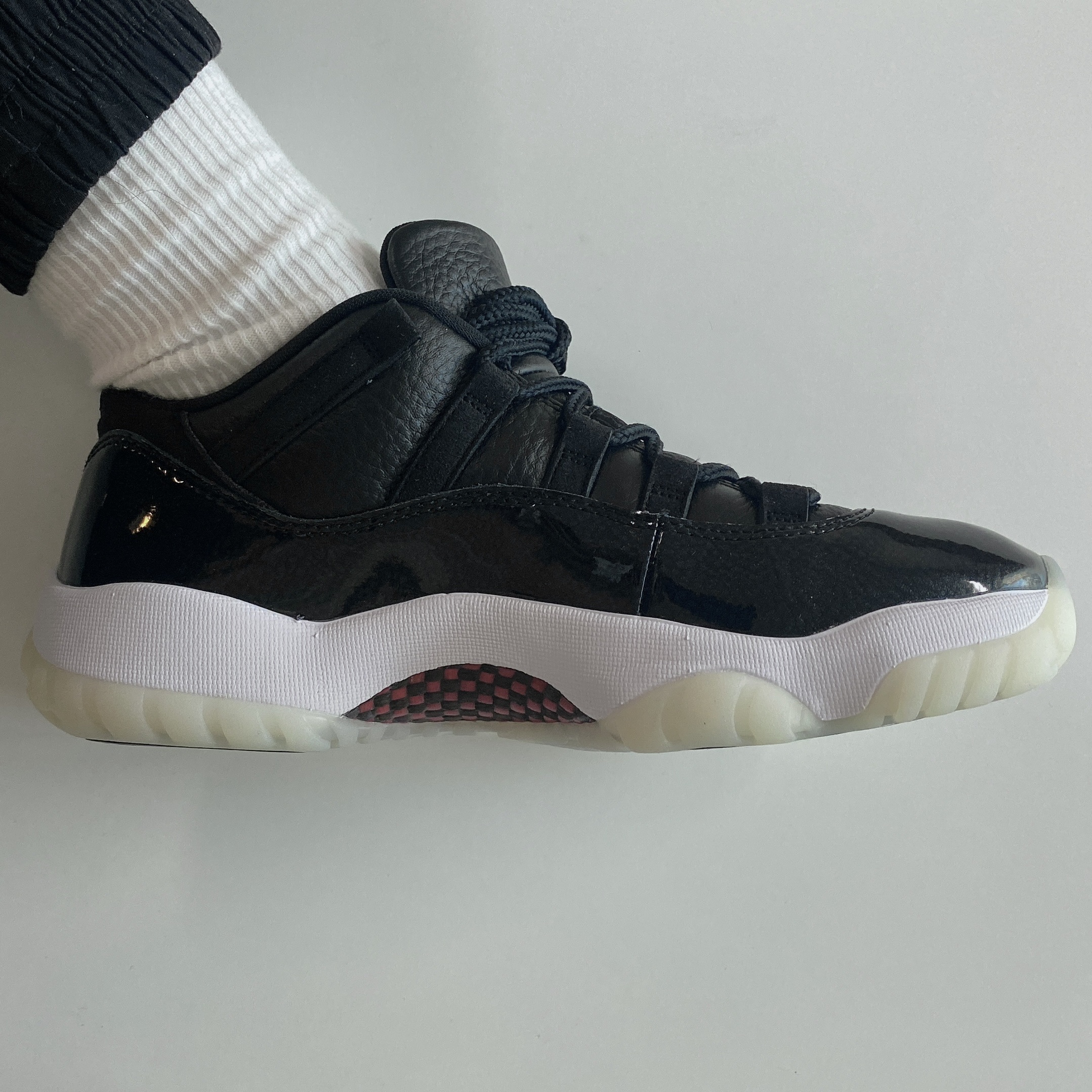 Jordan 11 Retro Low 72-10 착용 스타일 - 4
