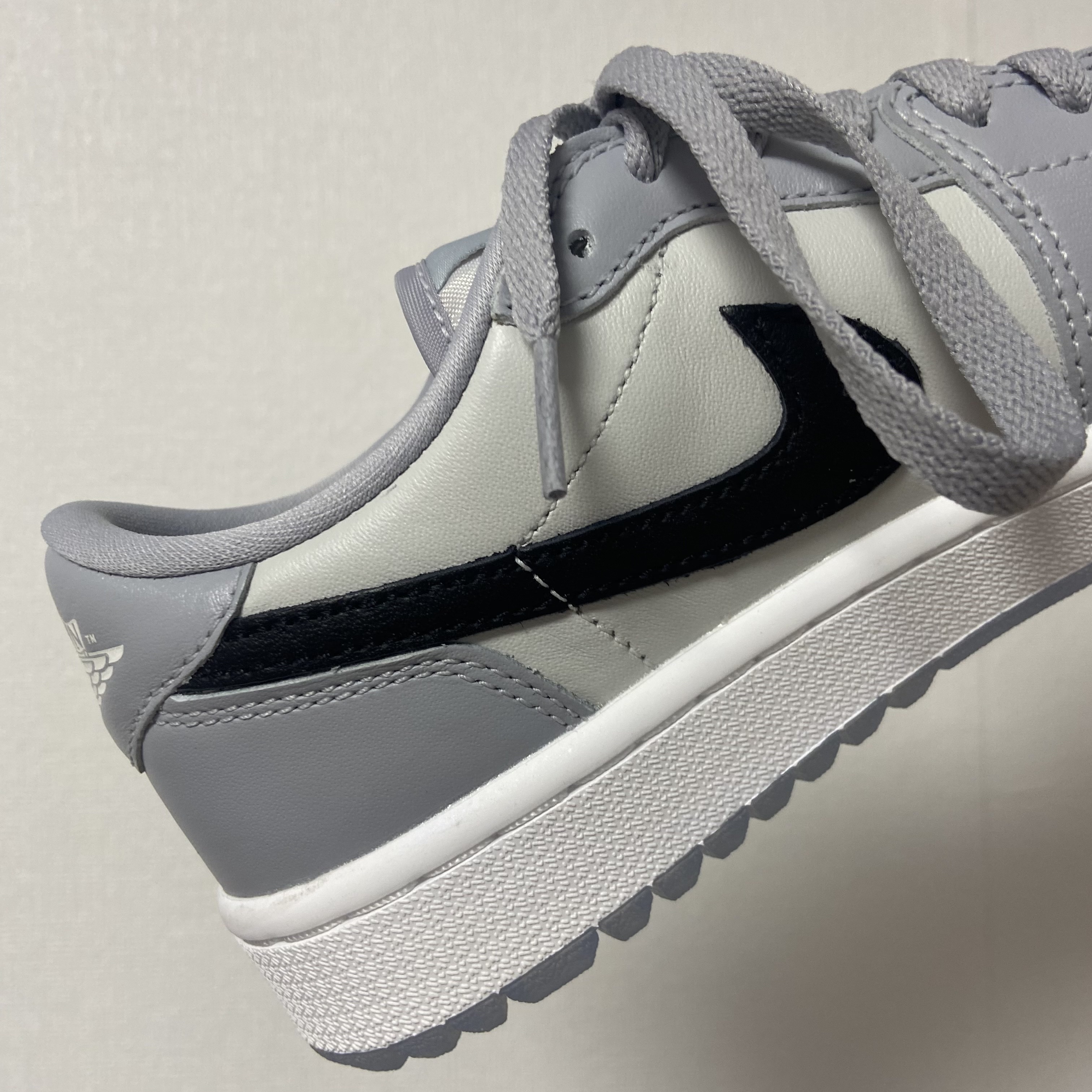 Jordan 1 Low Golf Wolf Grey 착용 스타일 - 3