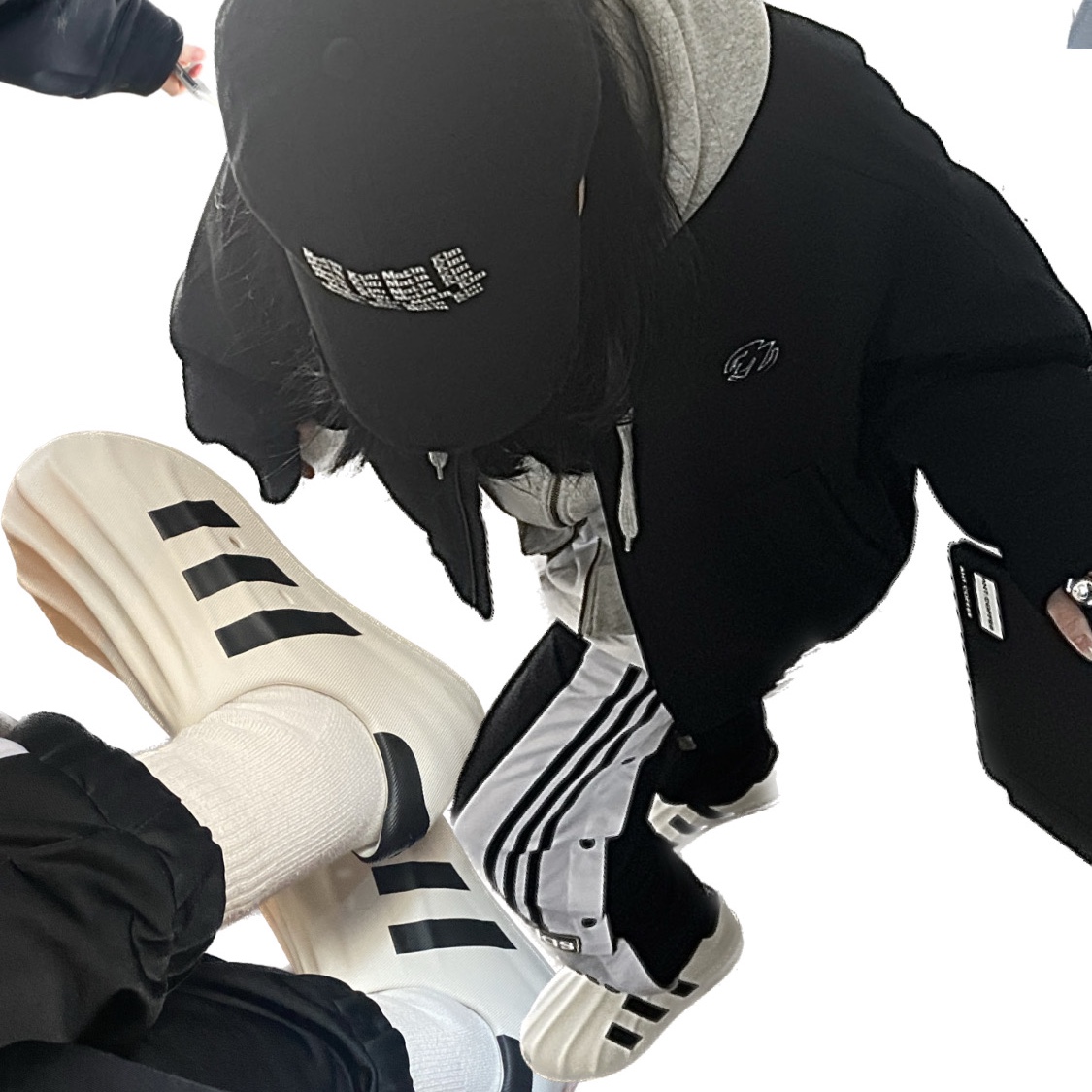 Adidas Adifom Superstar Core White, Zara x Ader Error Oversize Collar Bomber Jacket Black 착용 스타일 - 1
