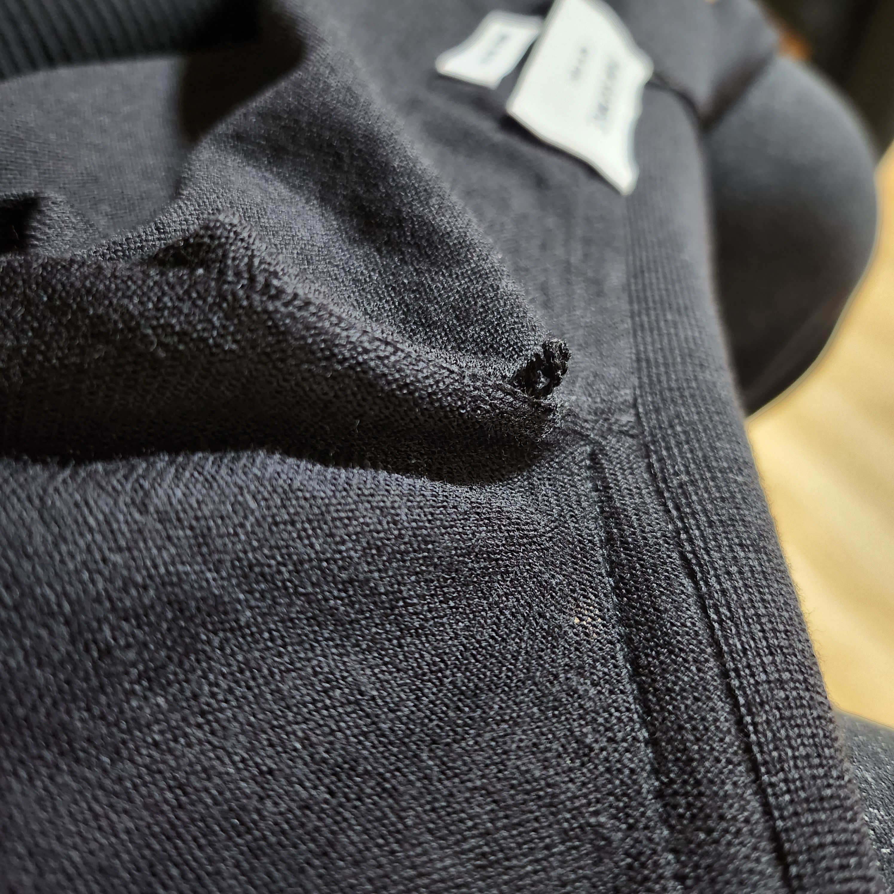 Thom Browne Classic Merino Wool Cardigan Black 착용 스타일 - 1