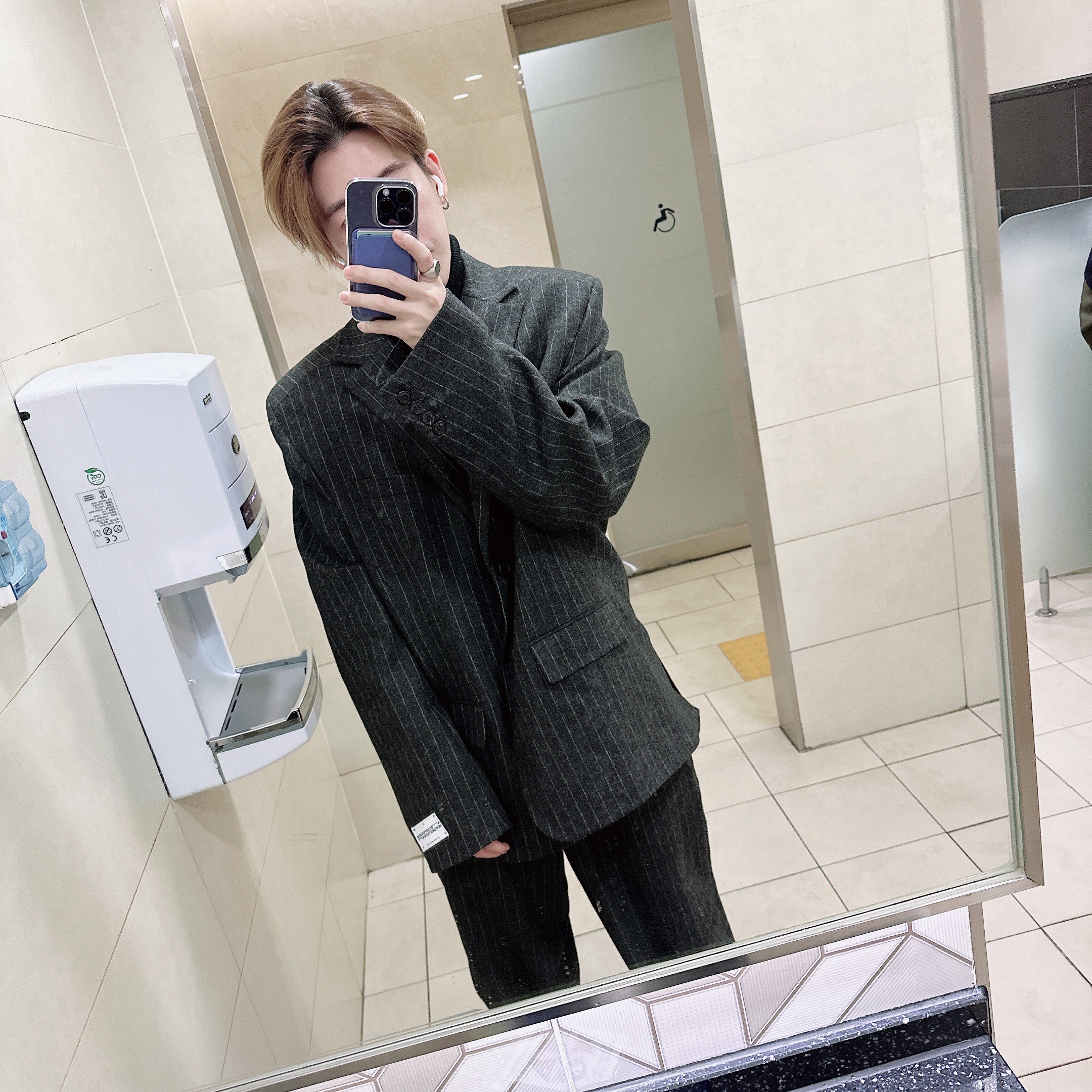 Zara x Ader Error Striped Oversize Blazer Grey, Salomon XT-6 Gore-Tex Black Ebony 착용 스타일 - 1