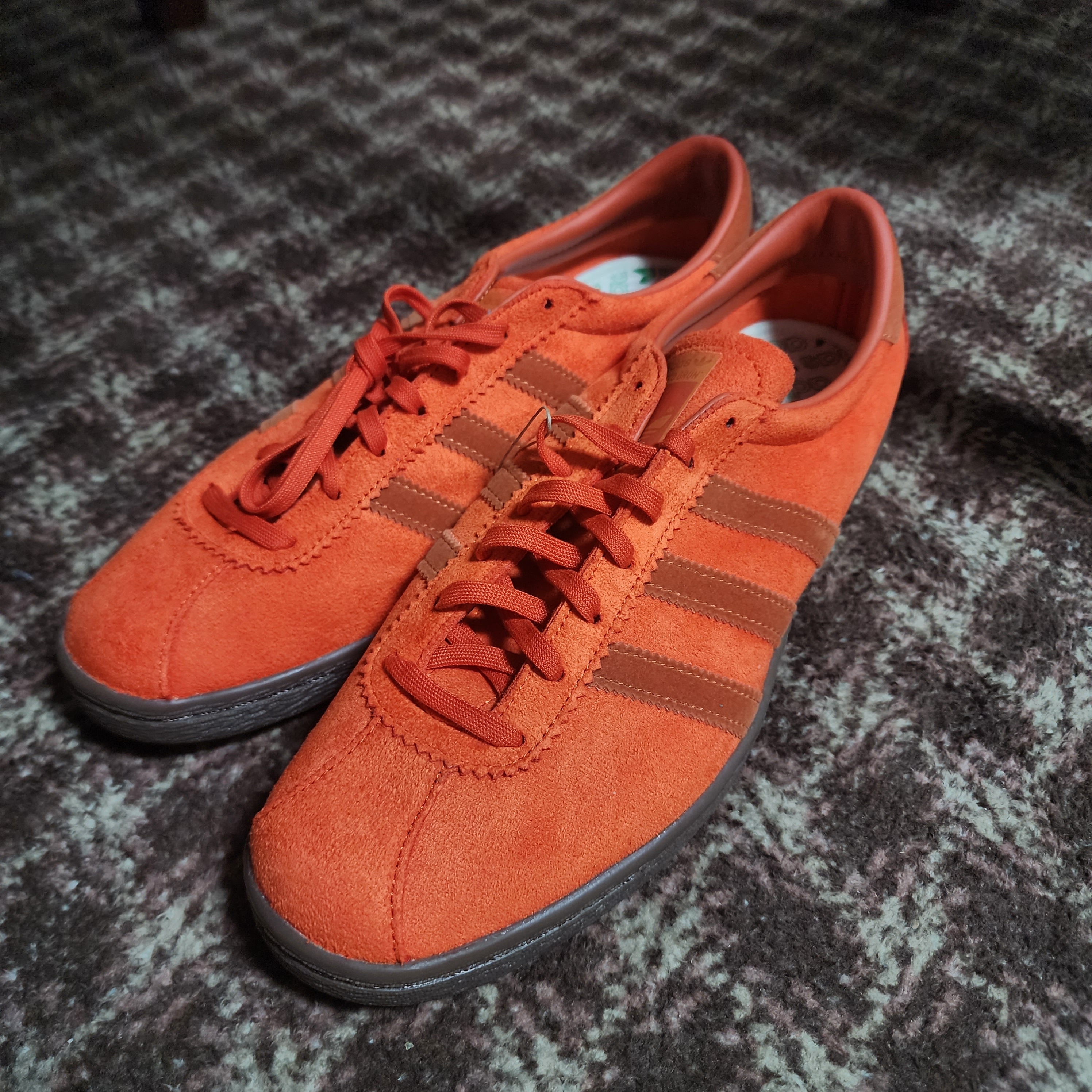 Adidas Tobacco Gruen Collegiate Orange 착용 스타일 - 2