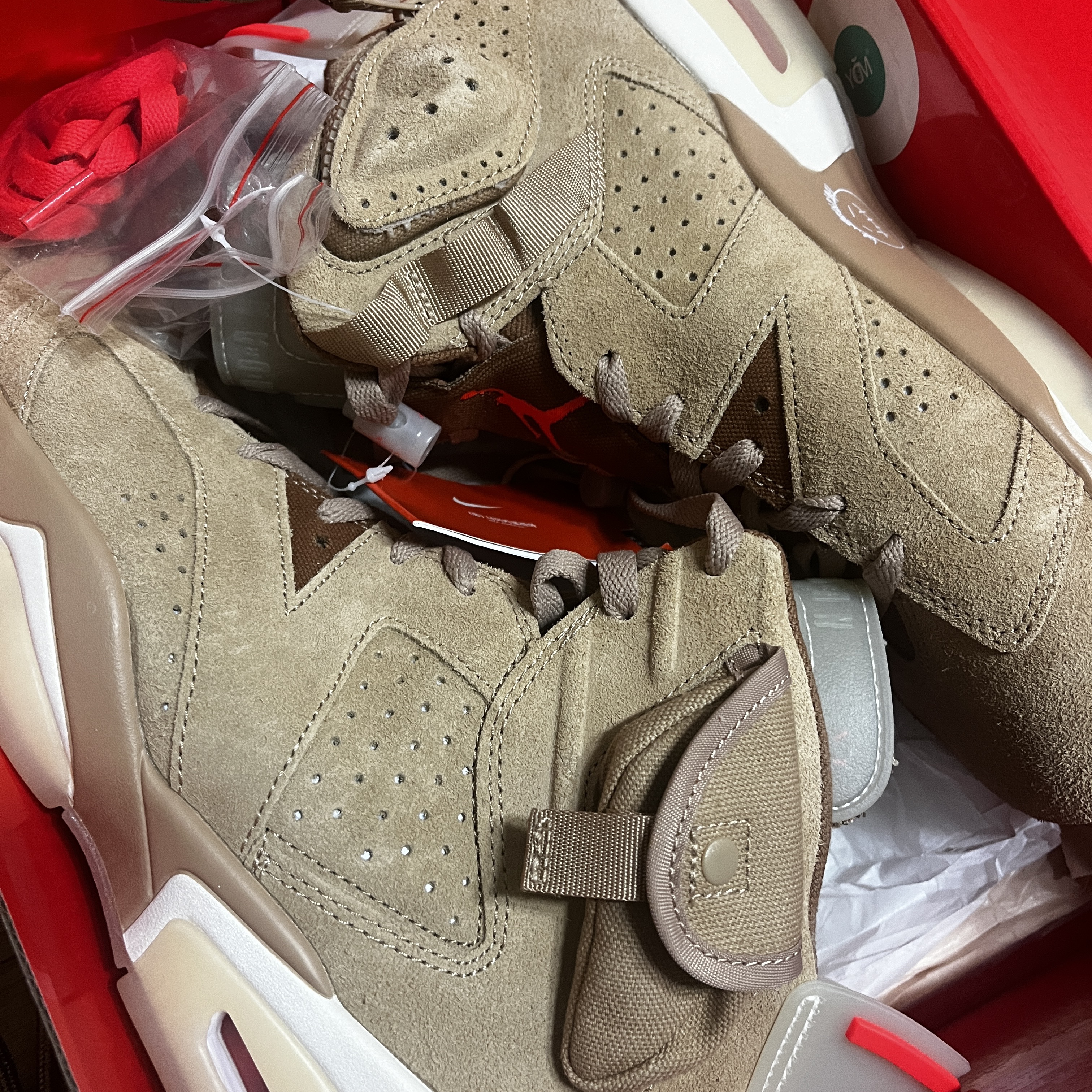 Jordan 6 x Travis Scott Retro SP British Khaki 착용 스타일 - 1