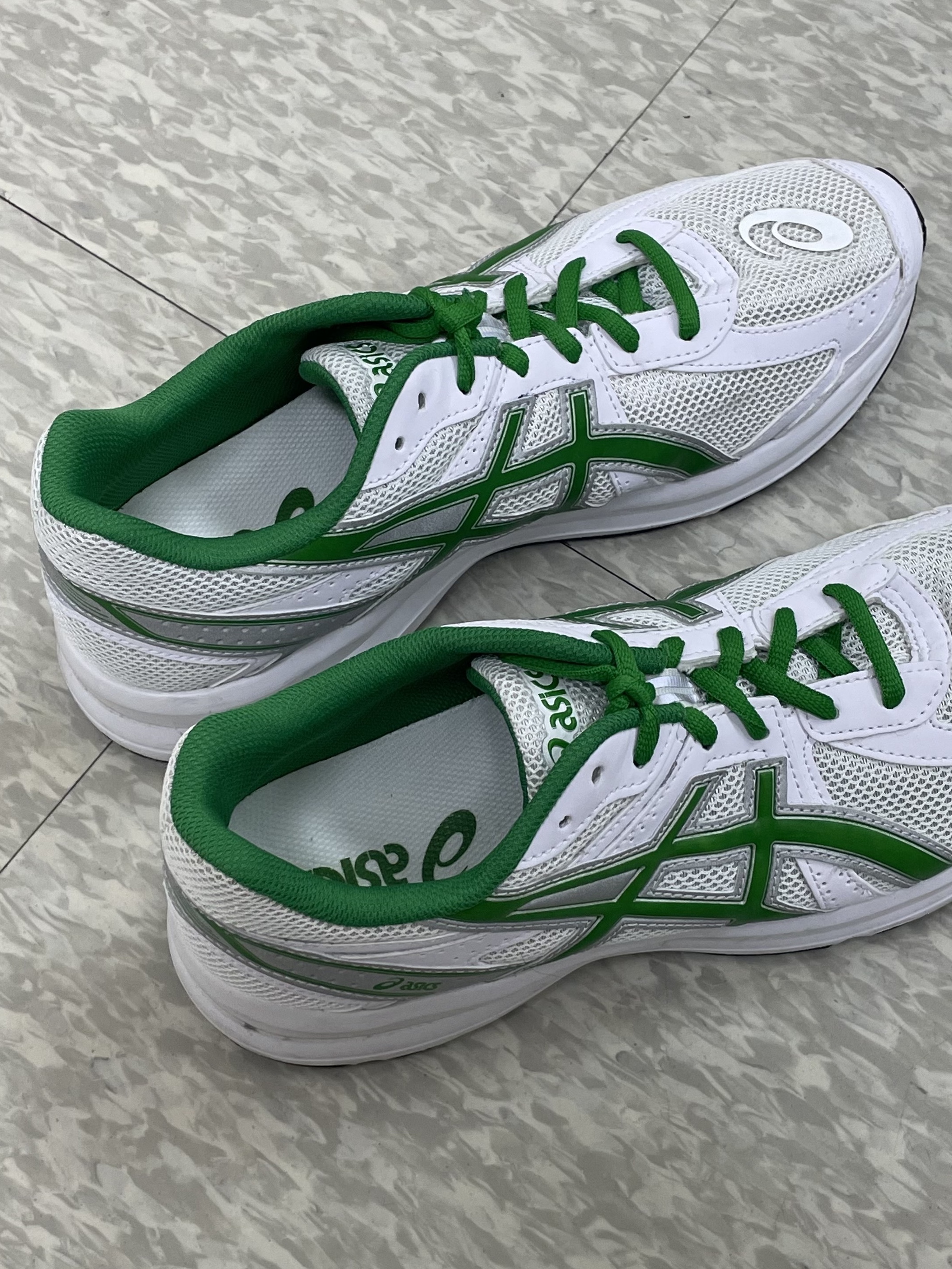 Asics Jog 100 S White Green - 2E Wide 착용 스타일 - 3