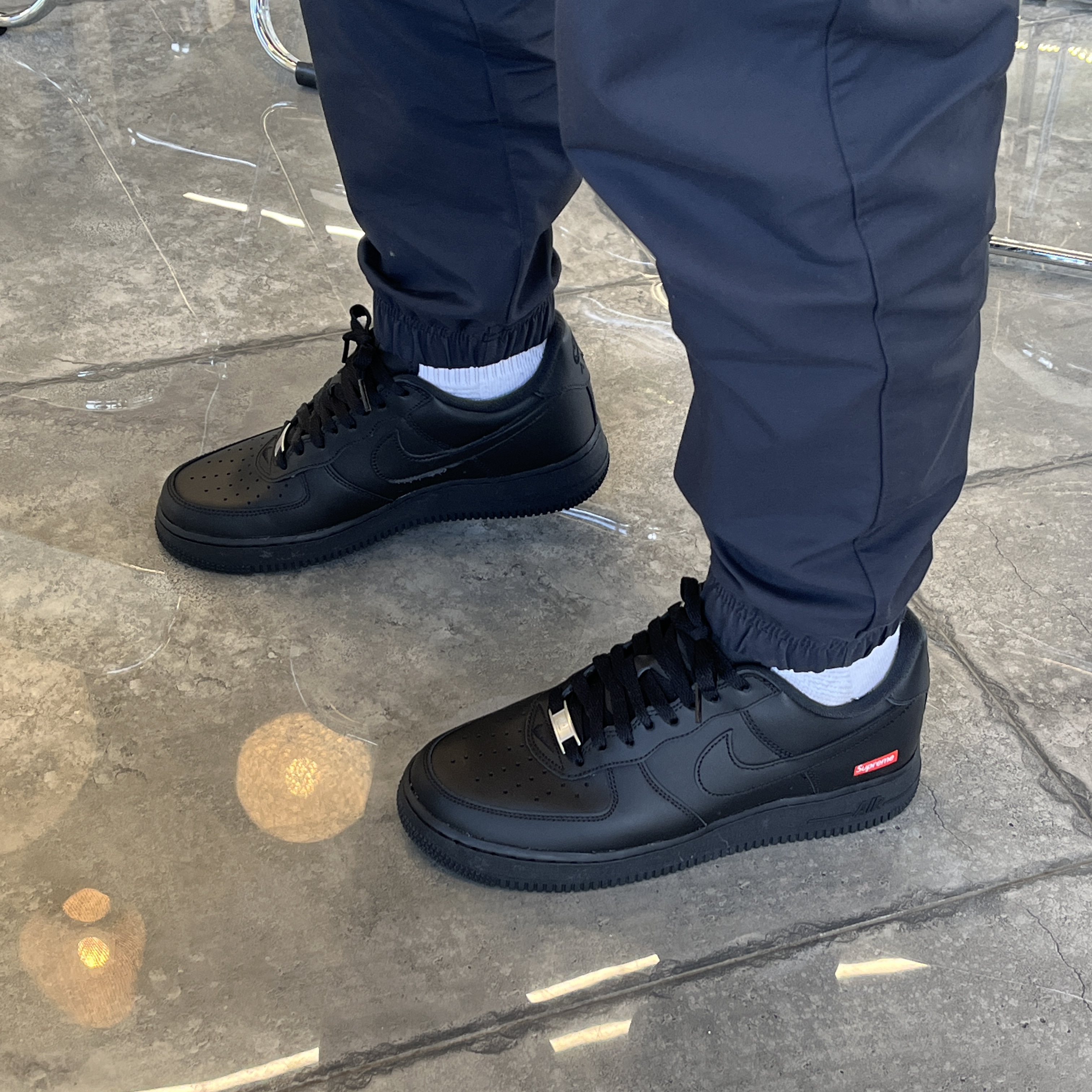 Nike x Supreme Air Force 1 Low Black 착용 스타일