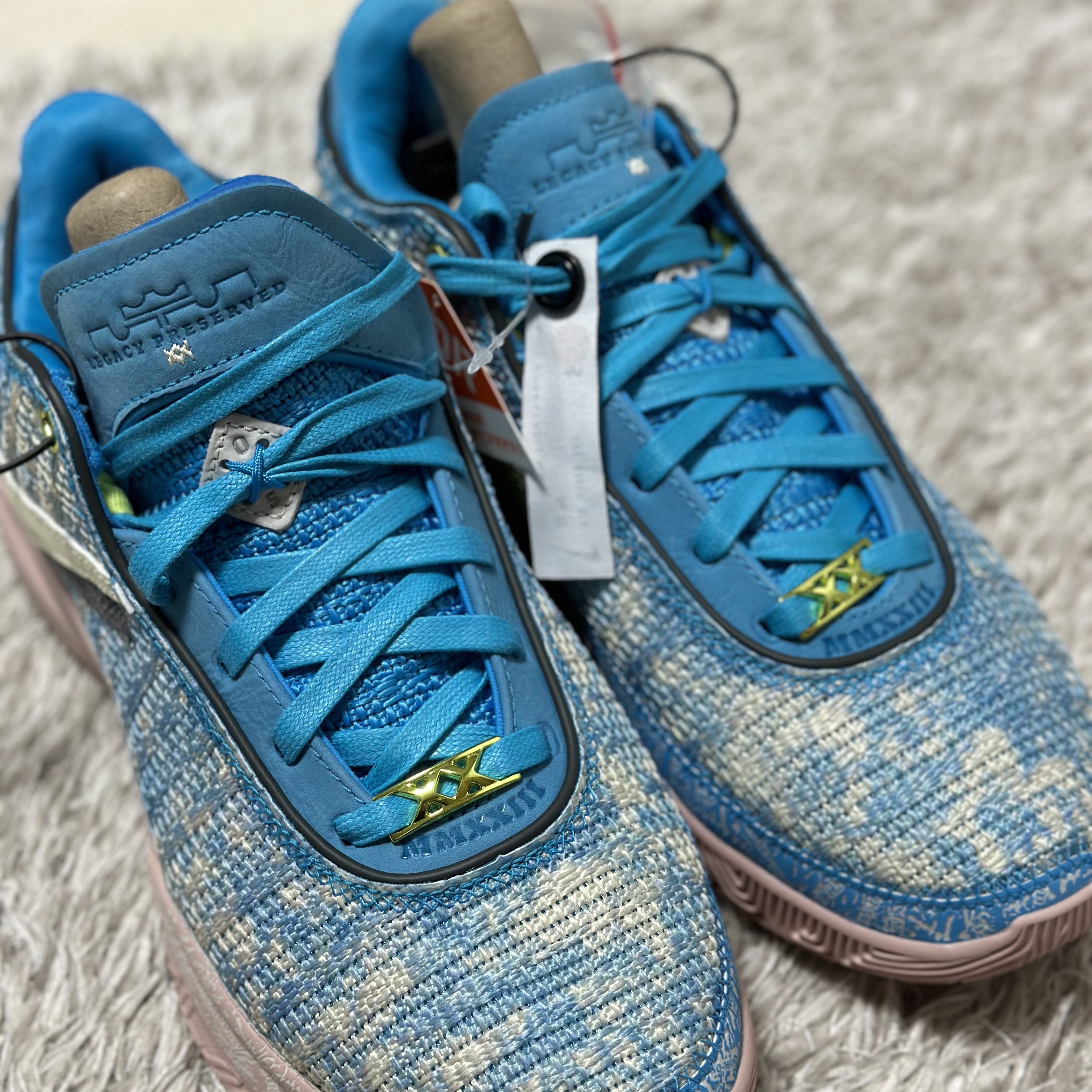 Nike LeBron XX ASW EP Blue Lightning Coconut Milk 착용 스타일 - 2