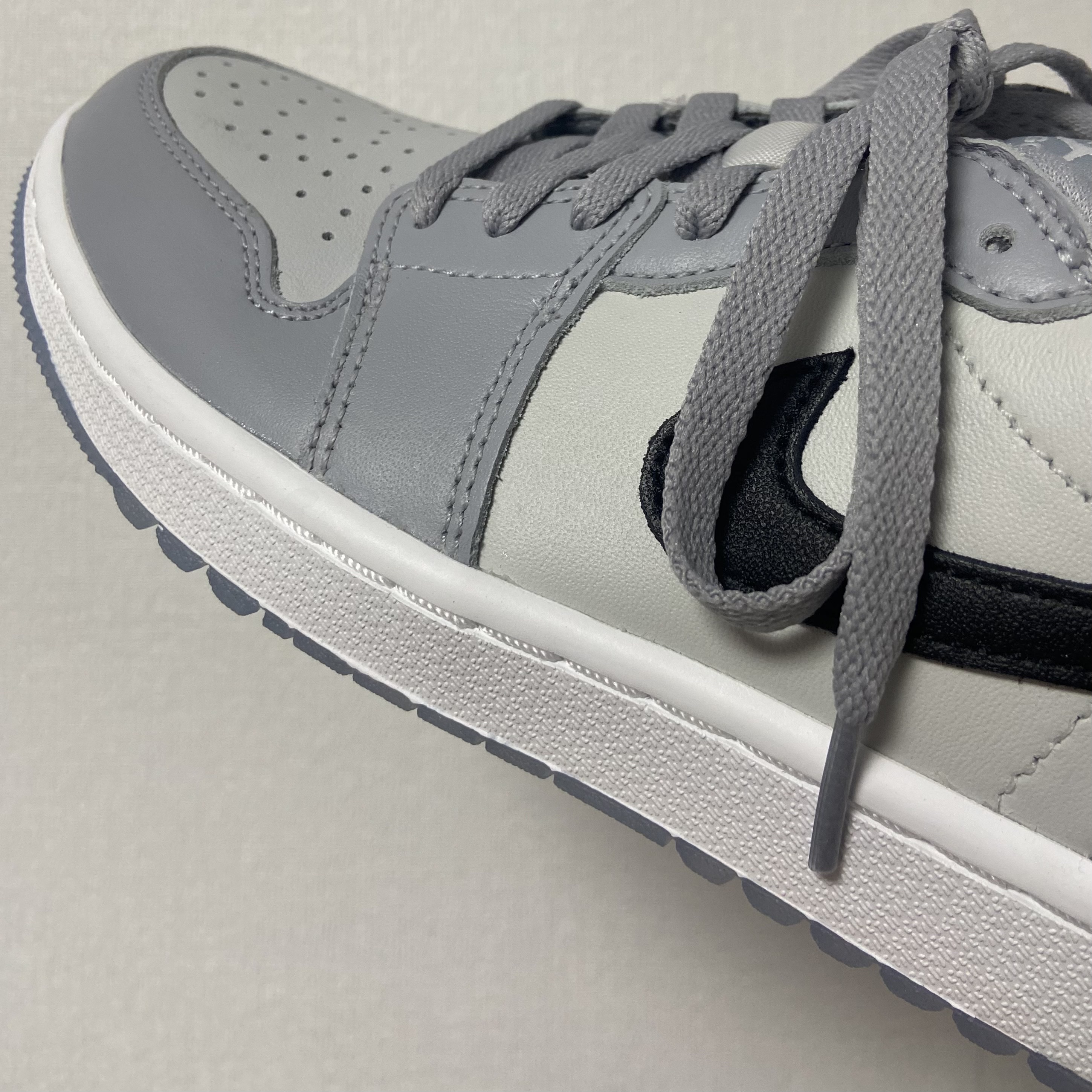Jordan 1 Low Golf Wolf Grey 착용 스타일 - 1