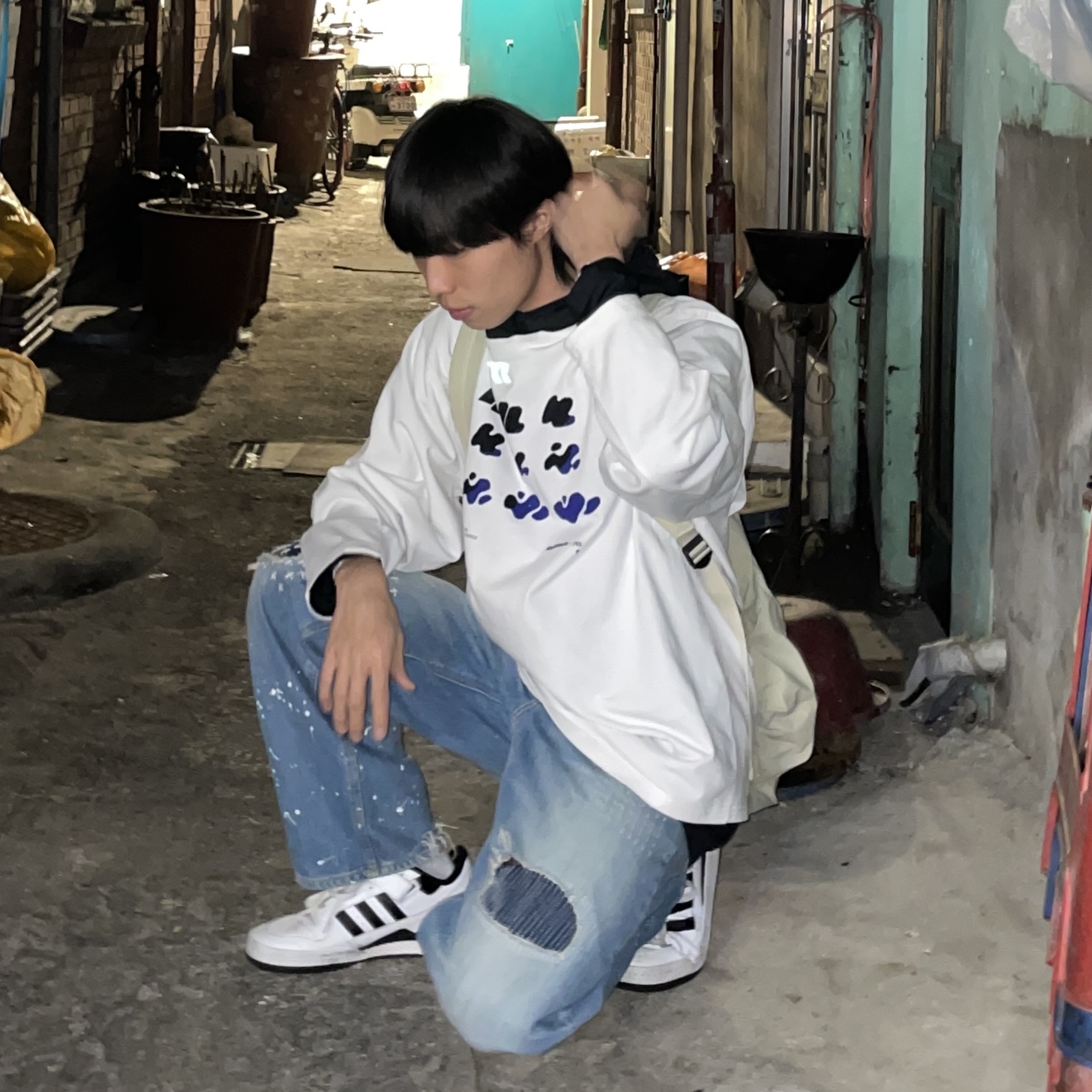 Adidas Forum Low White Black 착용 스타일 - 2