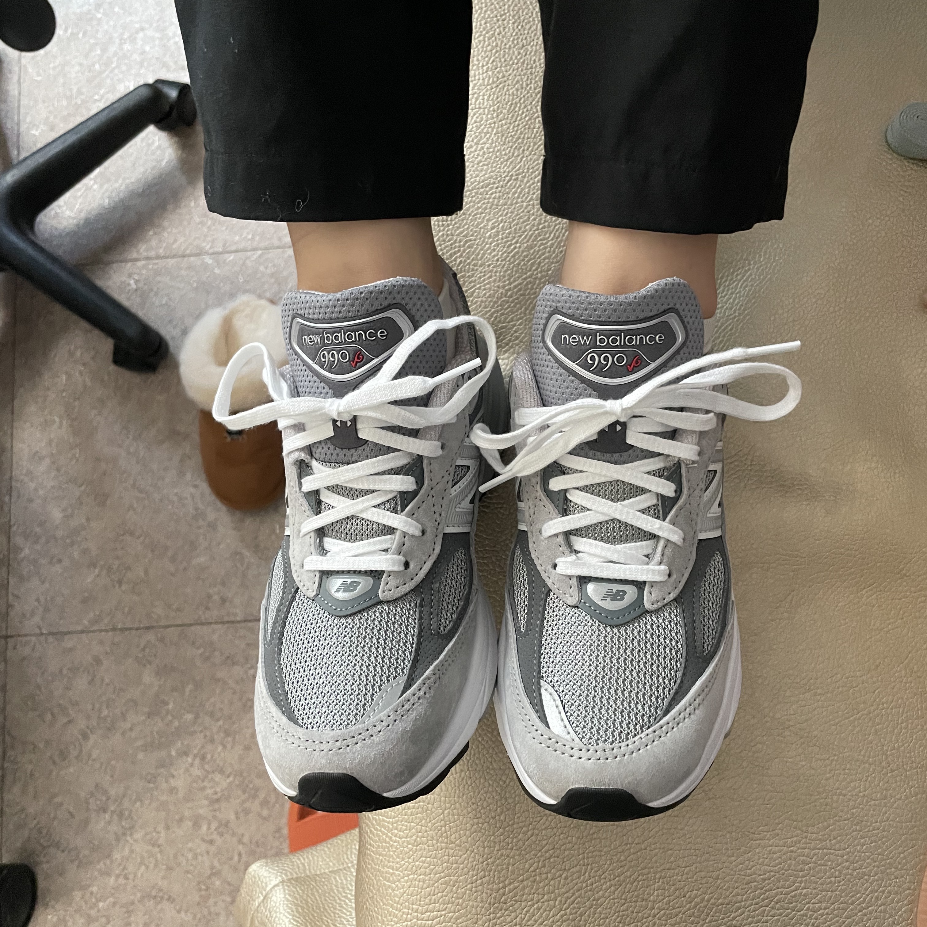 (W) New Balance 990v6 Made in USA Grey - B Standard 착용 스타일 - 2