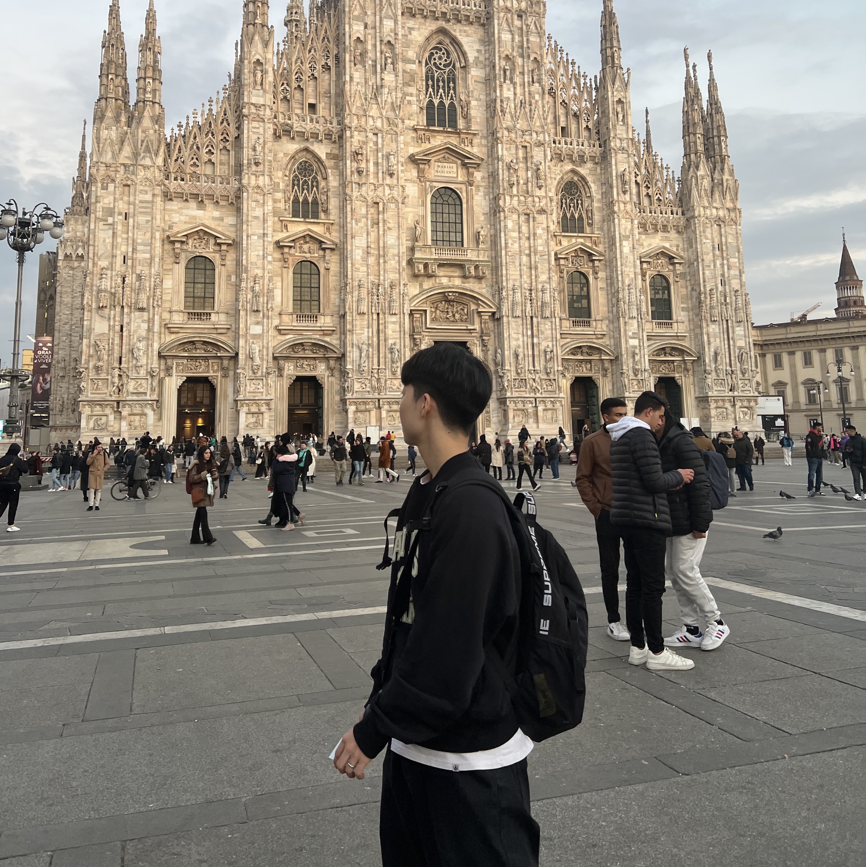 AMI Paris France Sweatshirt Black, Supreme Backpack Black - 18SS 착용 스타일