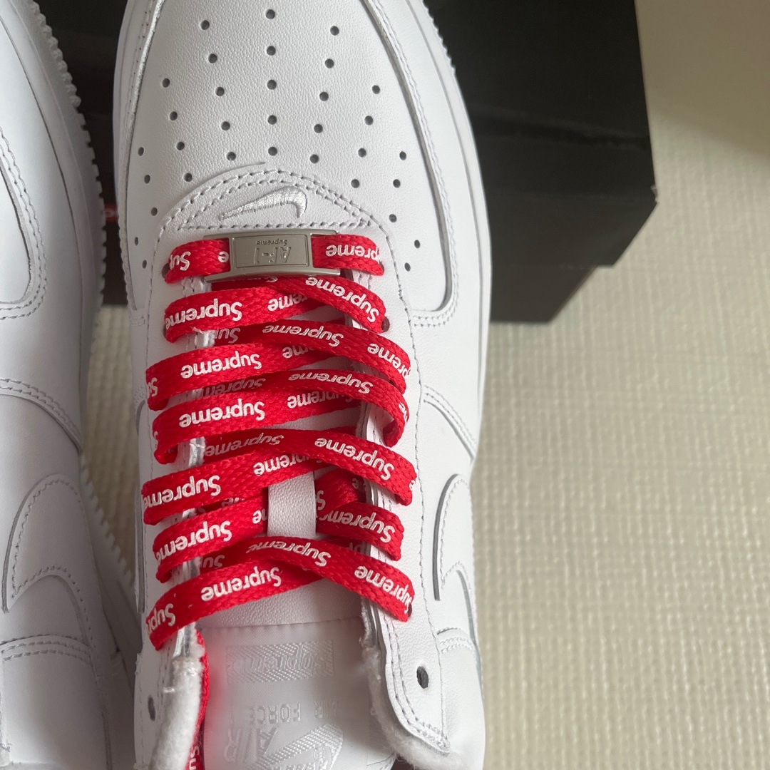 Nike x Supreme Air Force 1 Low White 착용 스타일 - 2