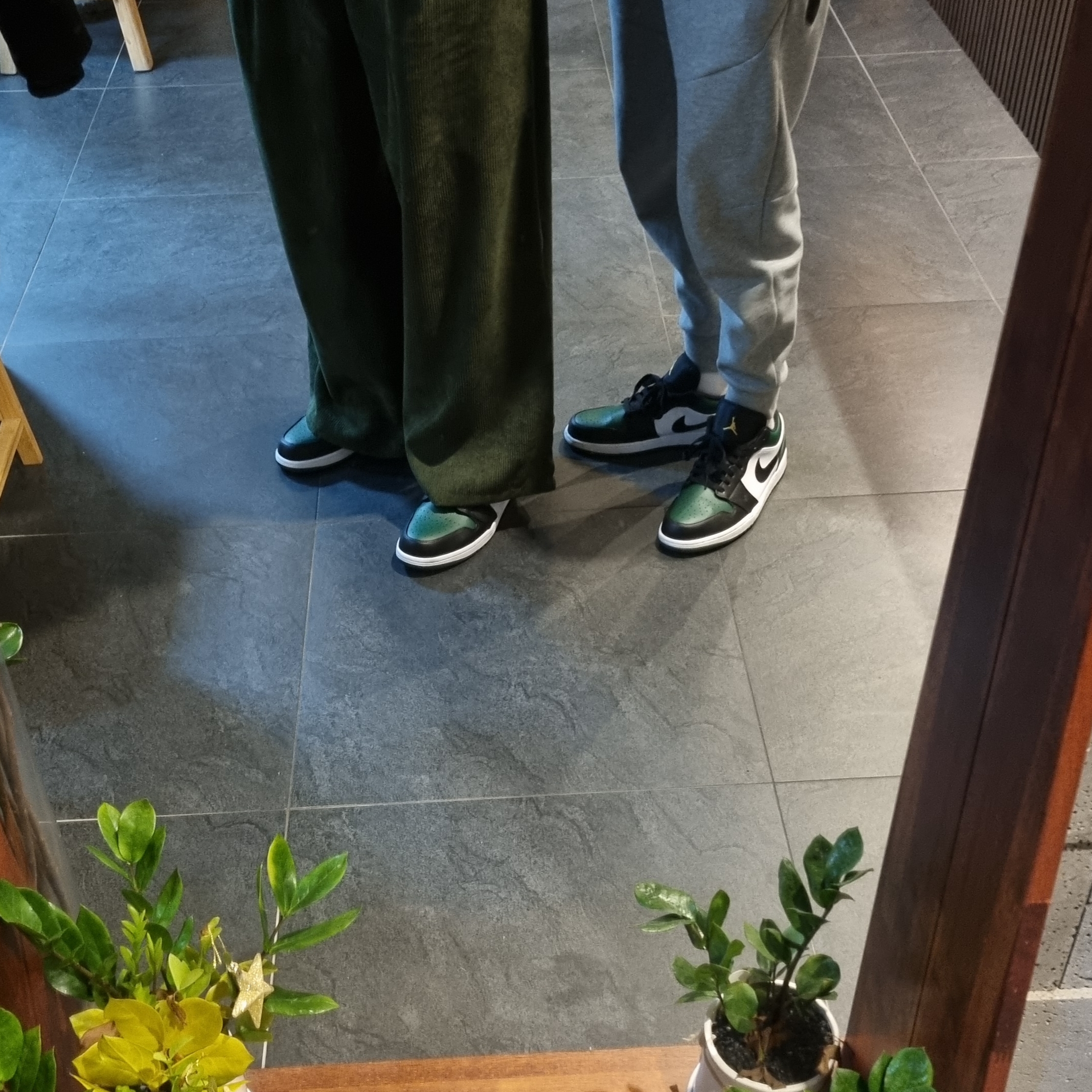 Jordan 1 Low Green Toe 착용 스타일 - 1