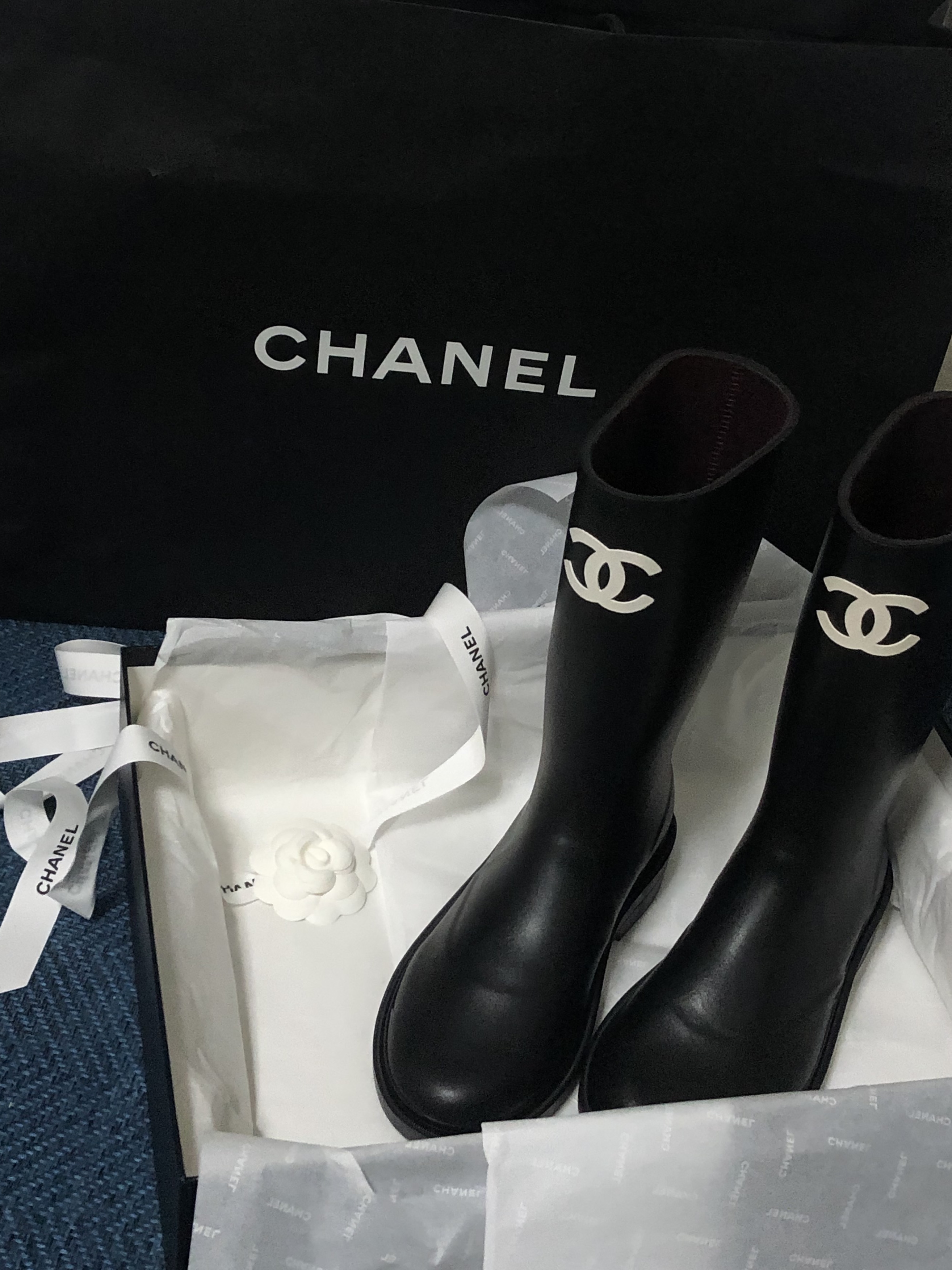 (W) Chanel Boots Caoutchouc & Black 착용 스타일 - 1