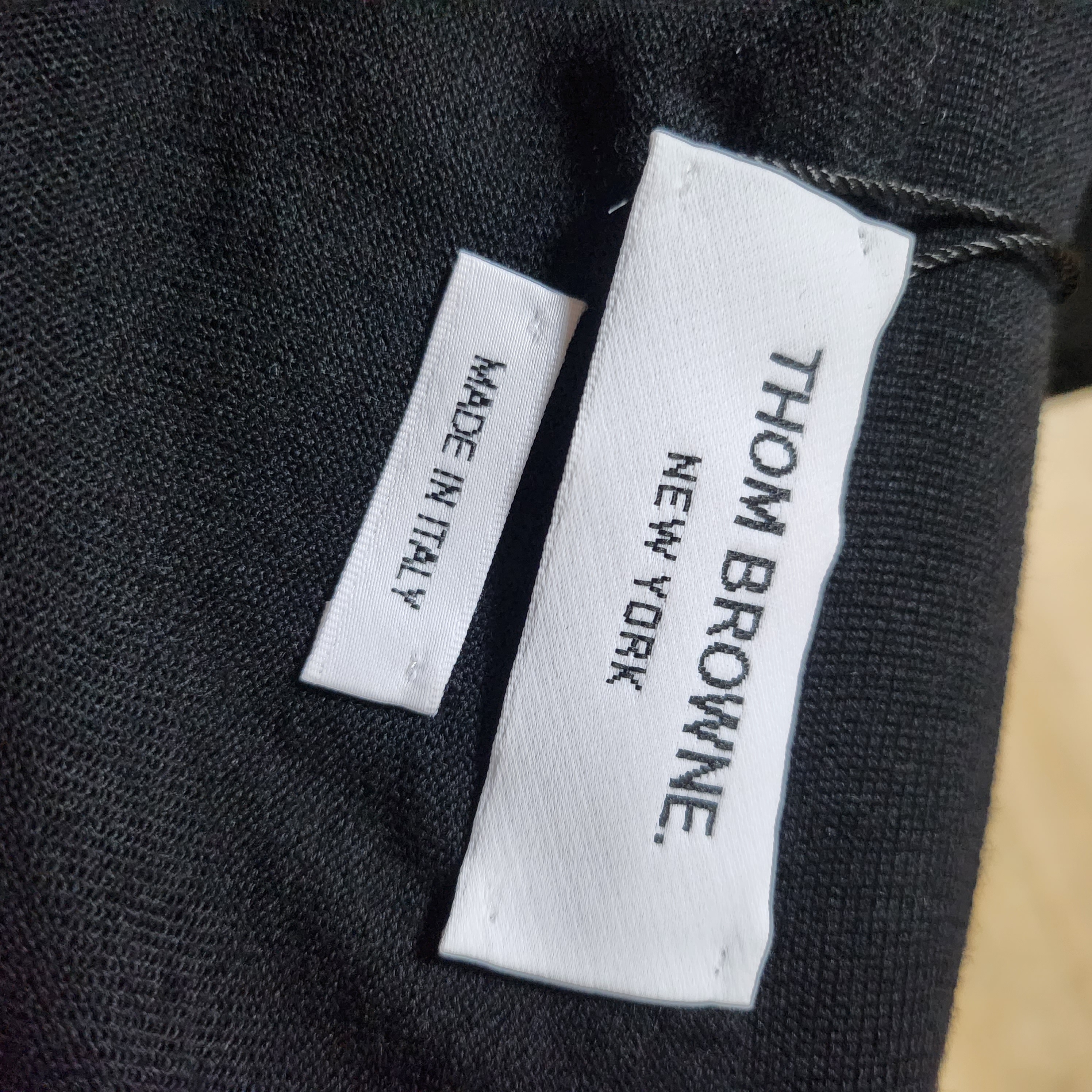 Thom Browne Classic Merino Wool Cardigan Black 착용 스타일 - 2
