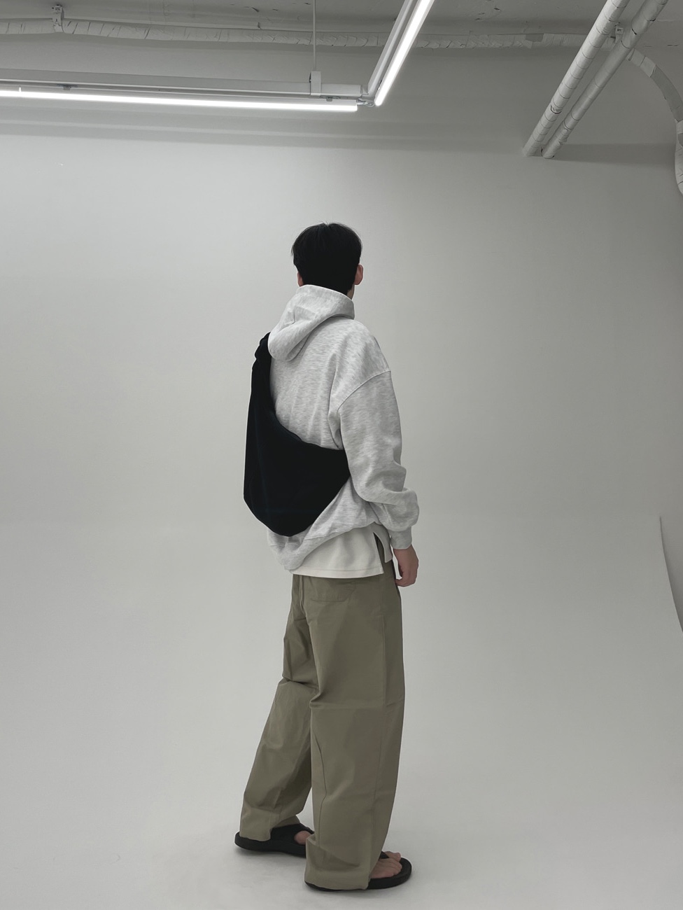 Oofos OOriginal Black 착용 스타일 - 4