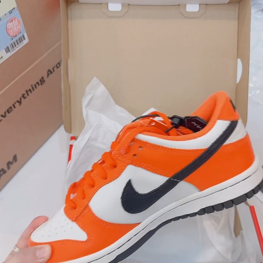 (GS) Nike Dunk Low Safety Orange 착용 스타일 - 1