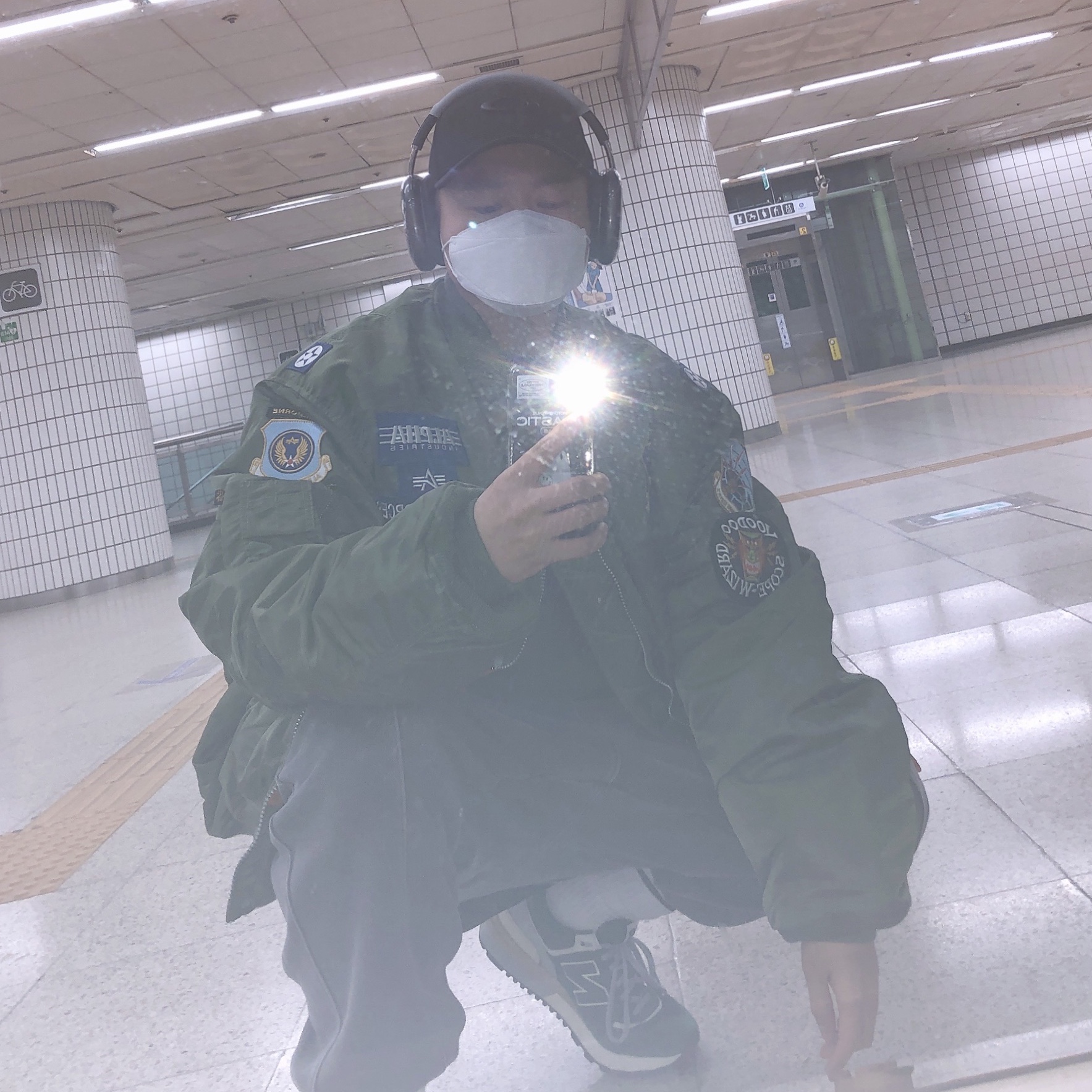 New Balance 574 Legacy Green, Apple AirPods Max Lightning Space Gray (Korean Ver.) 착용 스타일 - 1