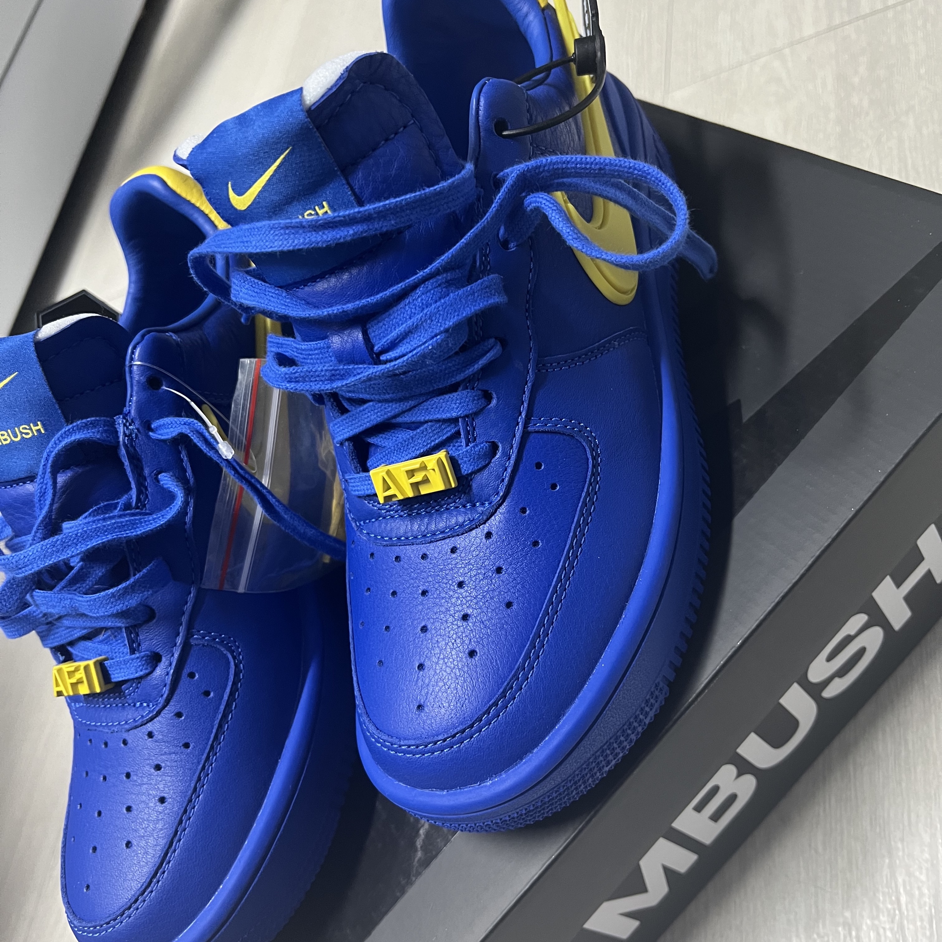 Nike x Ambush Air Force 1 Low SP Game Royal and Vivid Sulfur 착용 스타일