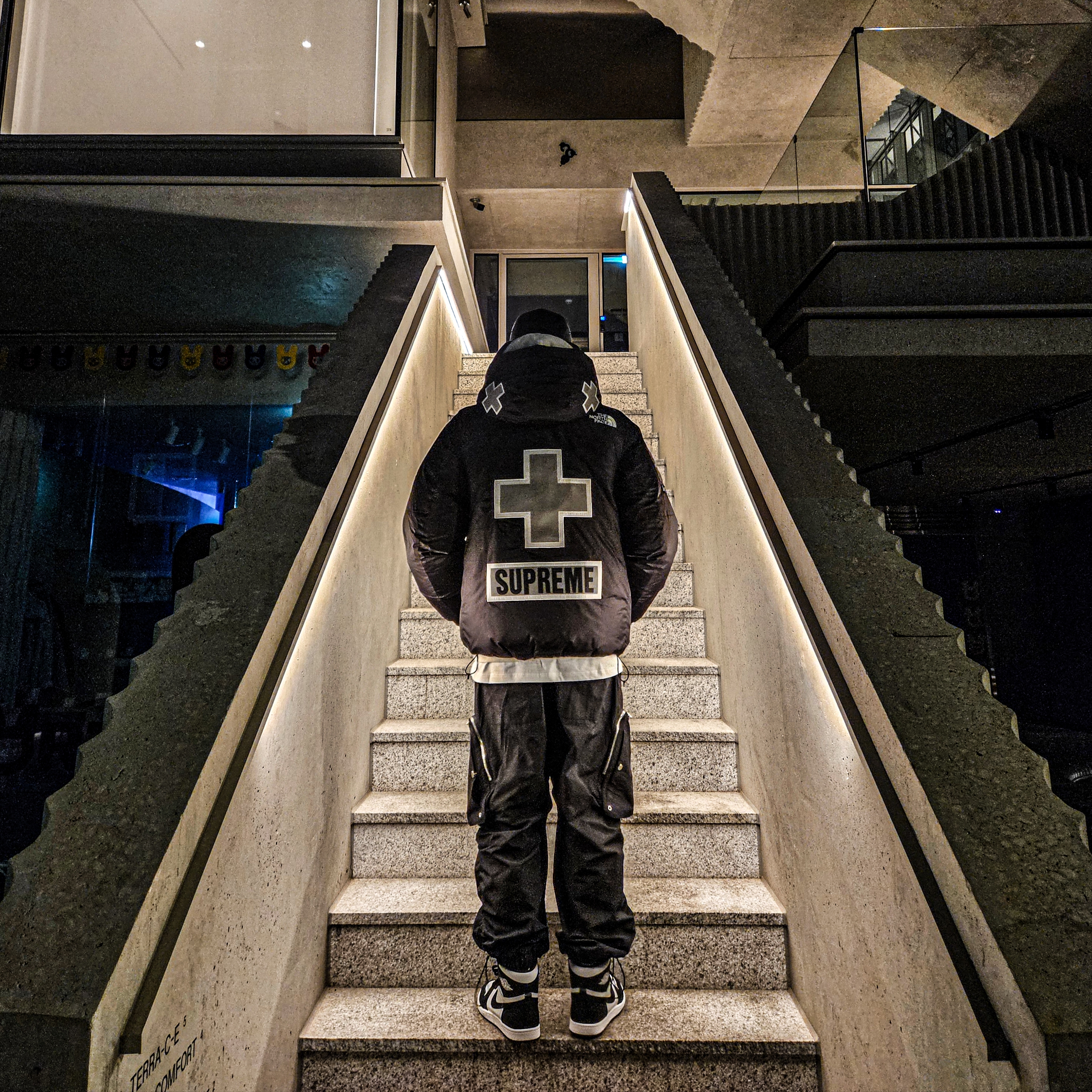 Supreme x The North Face Summit Series Rescue Baltoro Jacket Black - 22SS, Jordan 1 High 85 Black White 착용 스타일 - 2