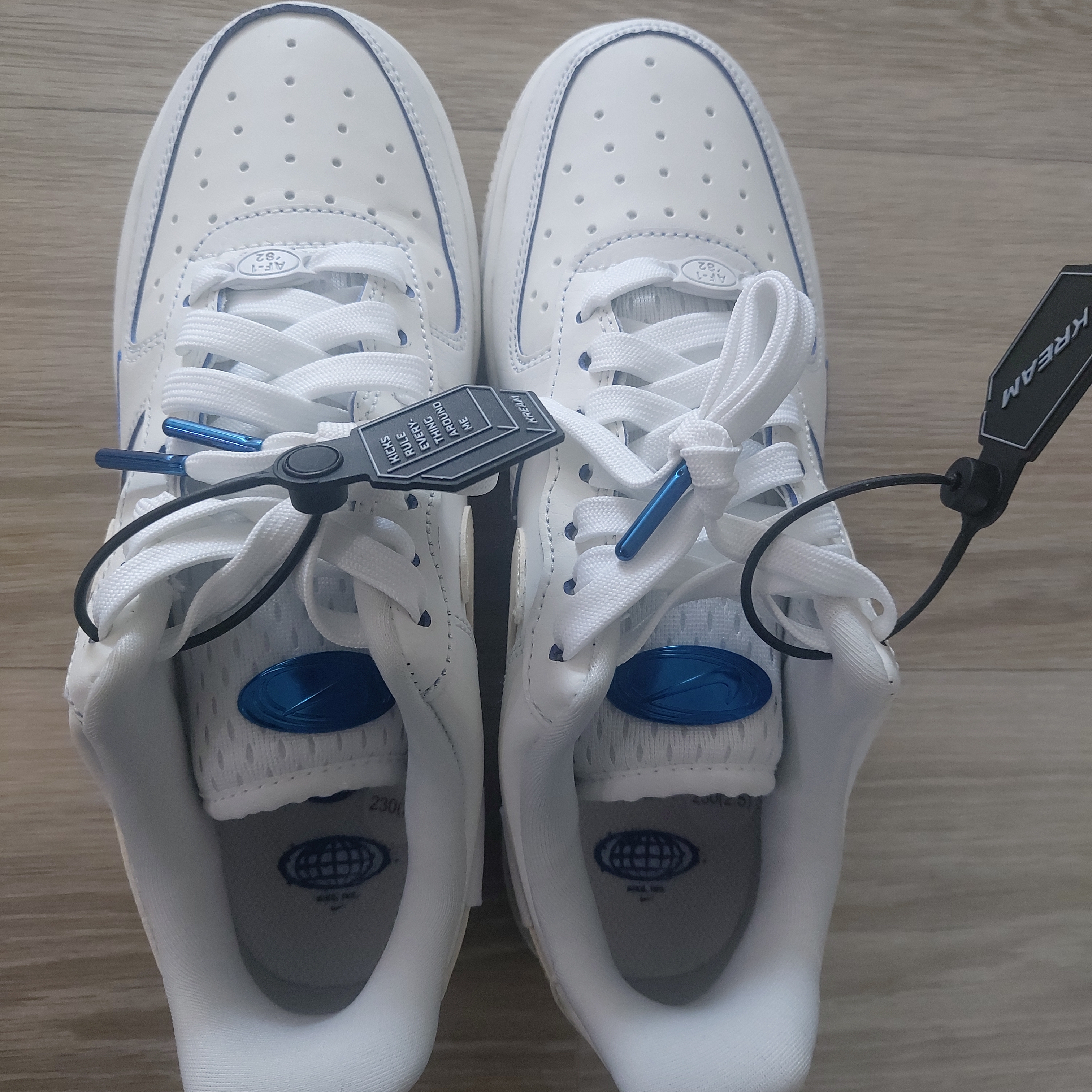 (W) Nike Air Force 1 '07 LX Game Royal Sail 착용 스타일