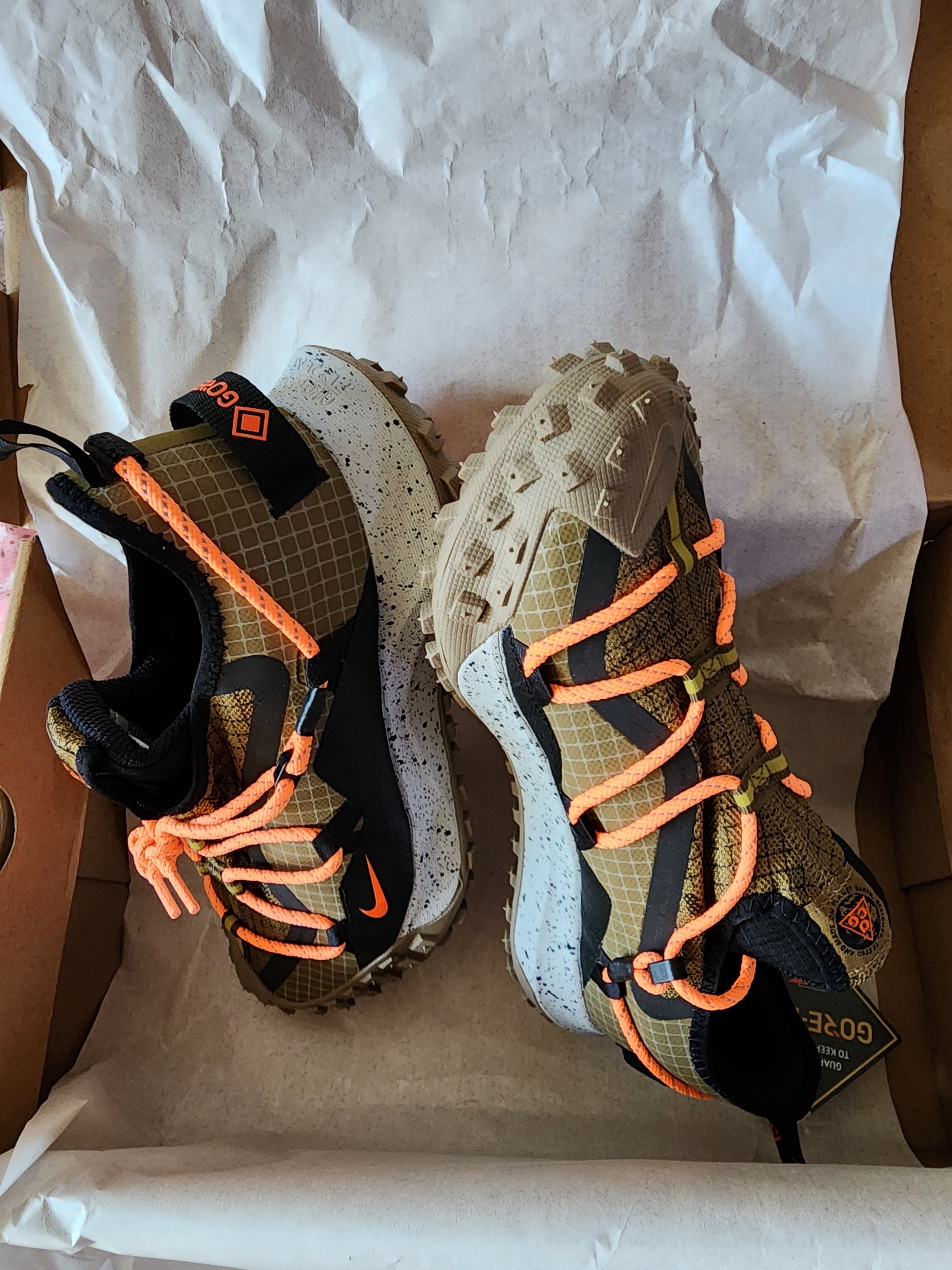 Nike ACG Mountain Fly Low Gore-Tex SE Hazel Rush 착용 스타일 - 1