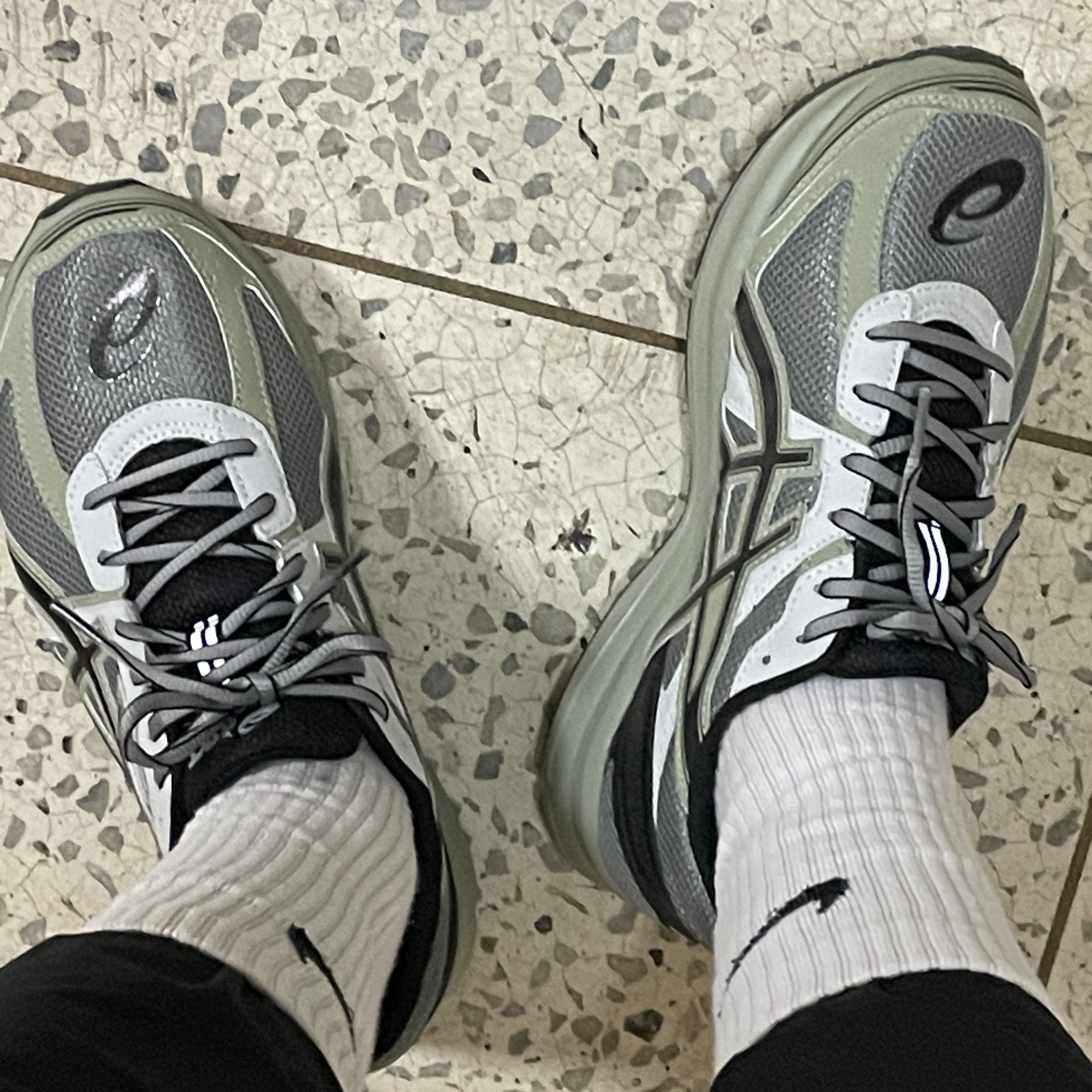 Asics Jog 100 S Sheet Rock - 2E Wide 착용 스타일