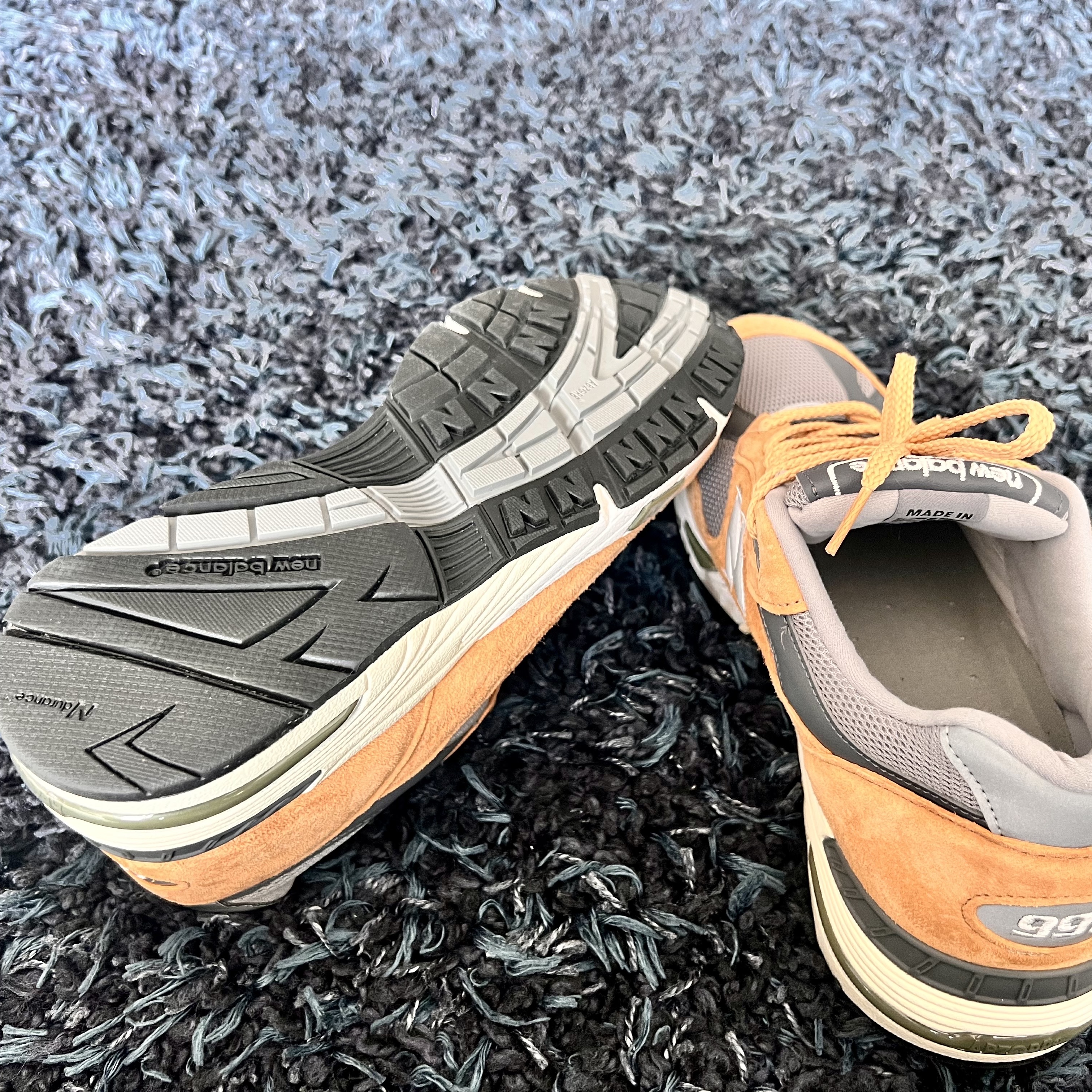 New Balance 991 Made in UK Tan Grey 착용 스타일 - 4