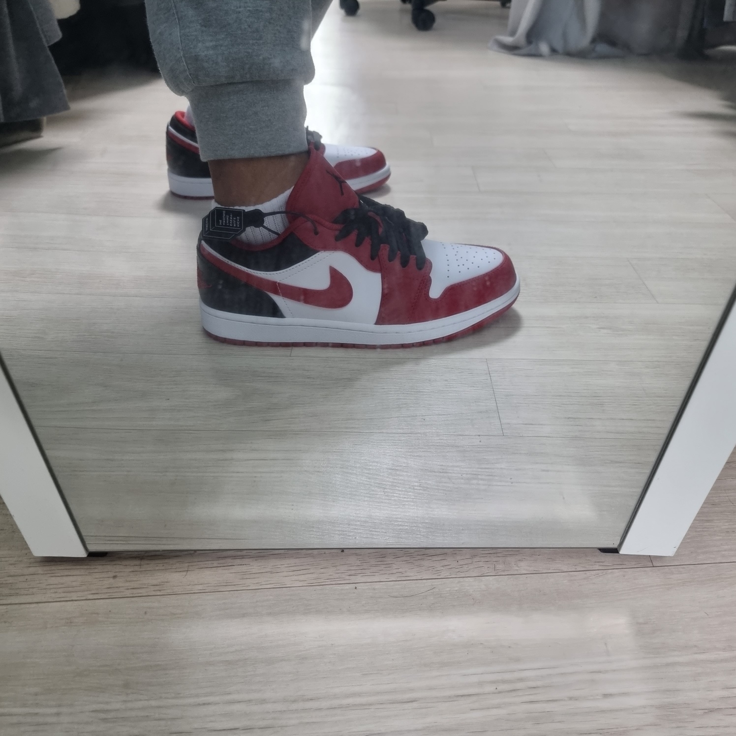 Jordan 1 Low White Gym Red Black 착용 스타일