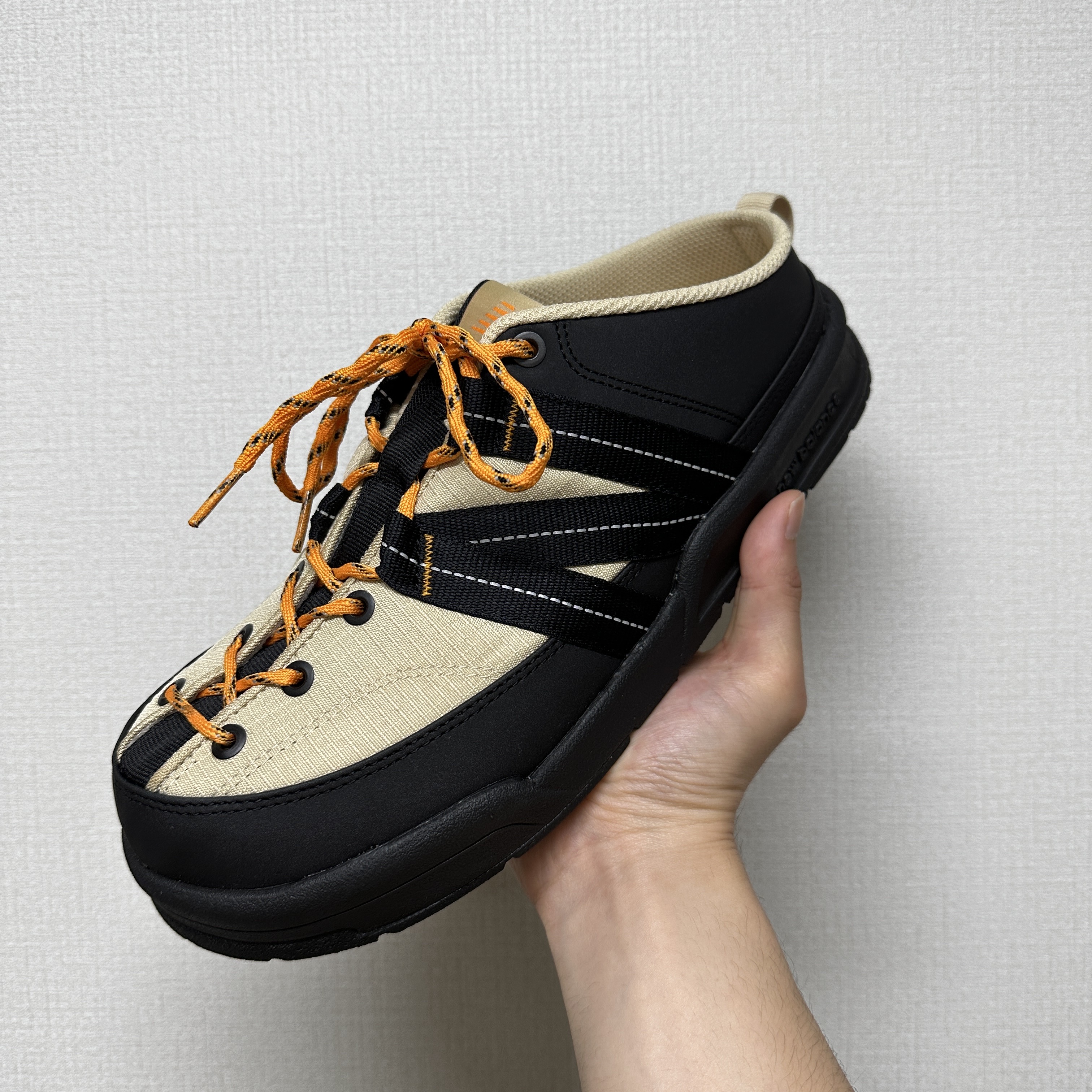 New Balance CRV Mule V2 Yellow 착용 스타일 - 3