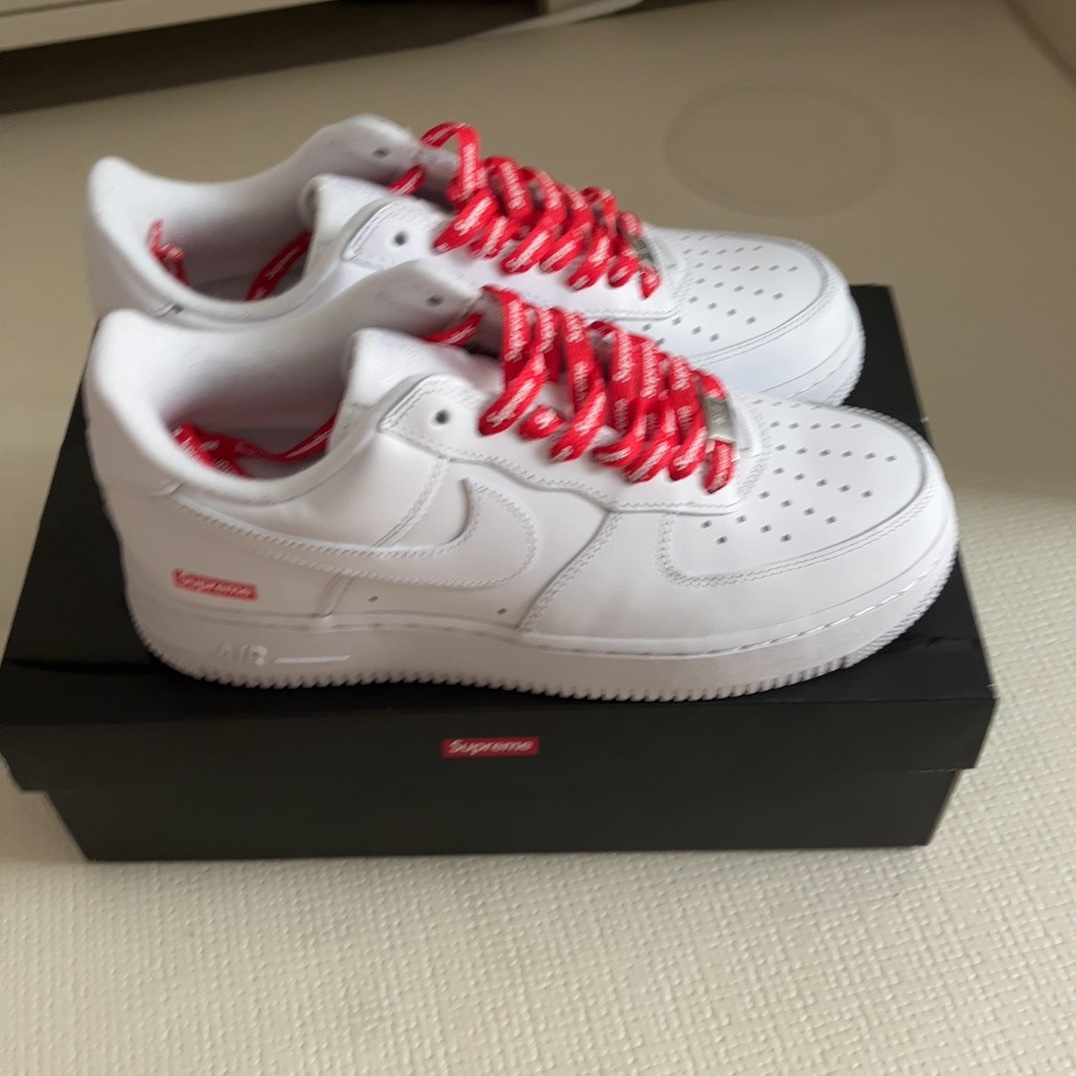 Nike x Supreme Air Force 1 Low White 착용 스타일 - 1