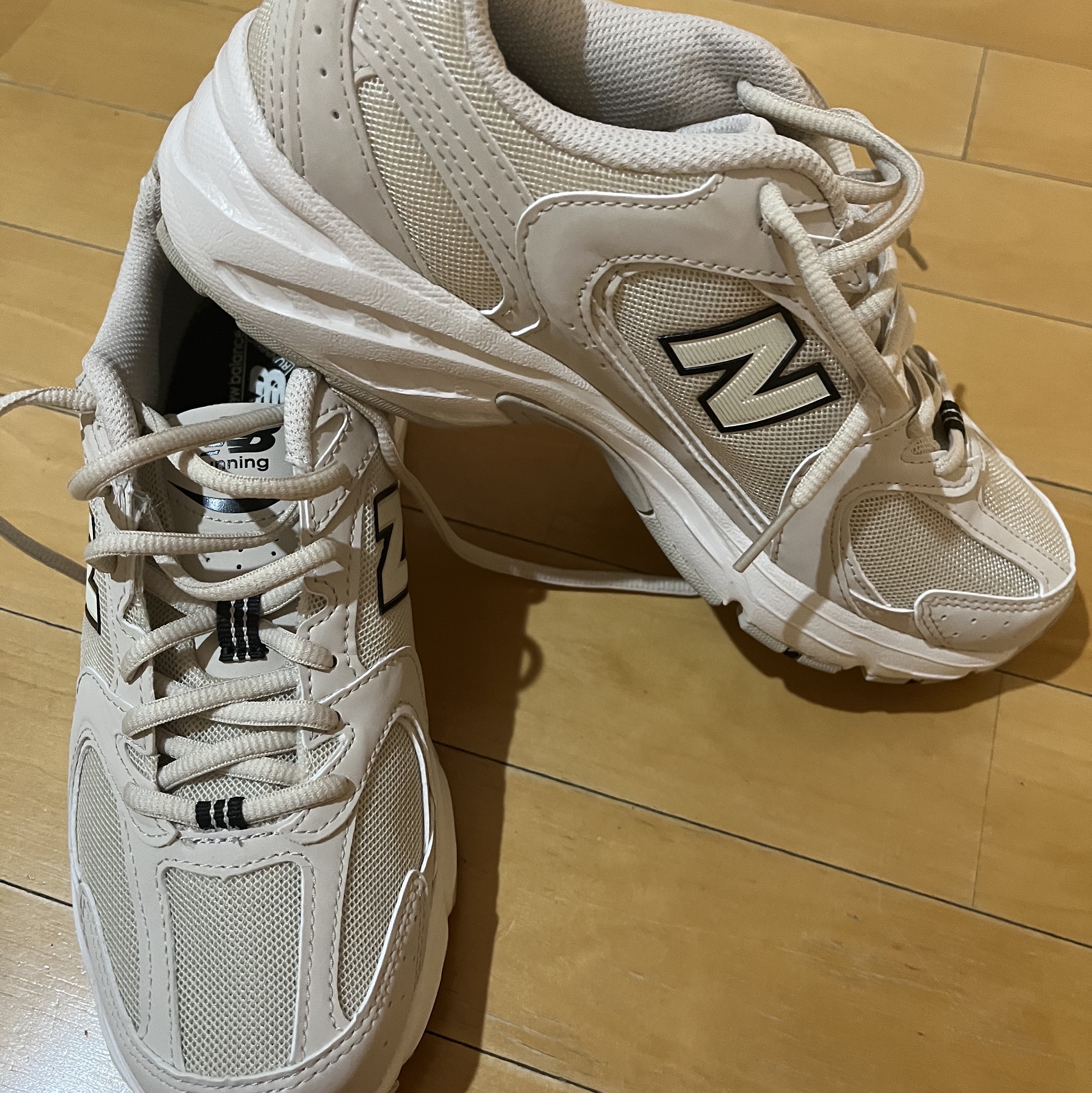 New Balance 530 Ivory 착용 스타일 - 1