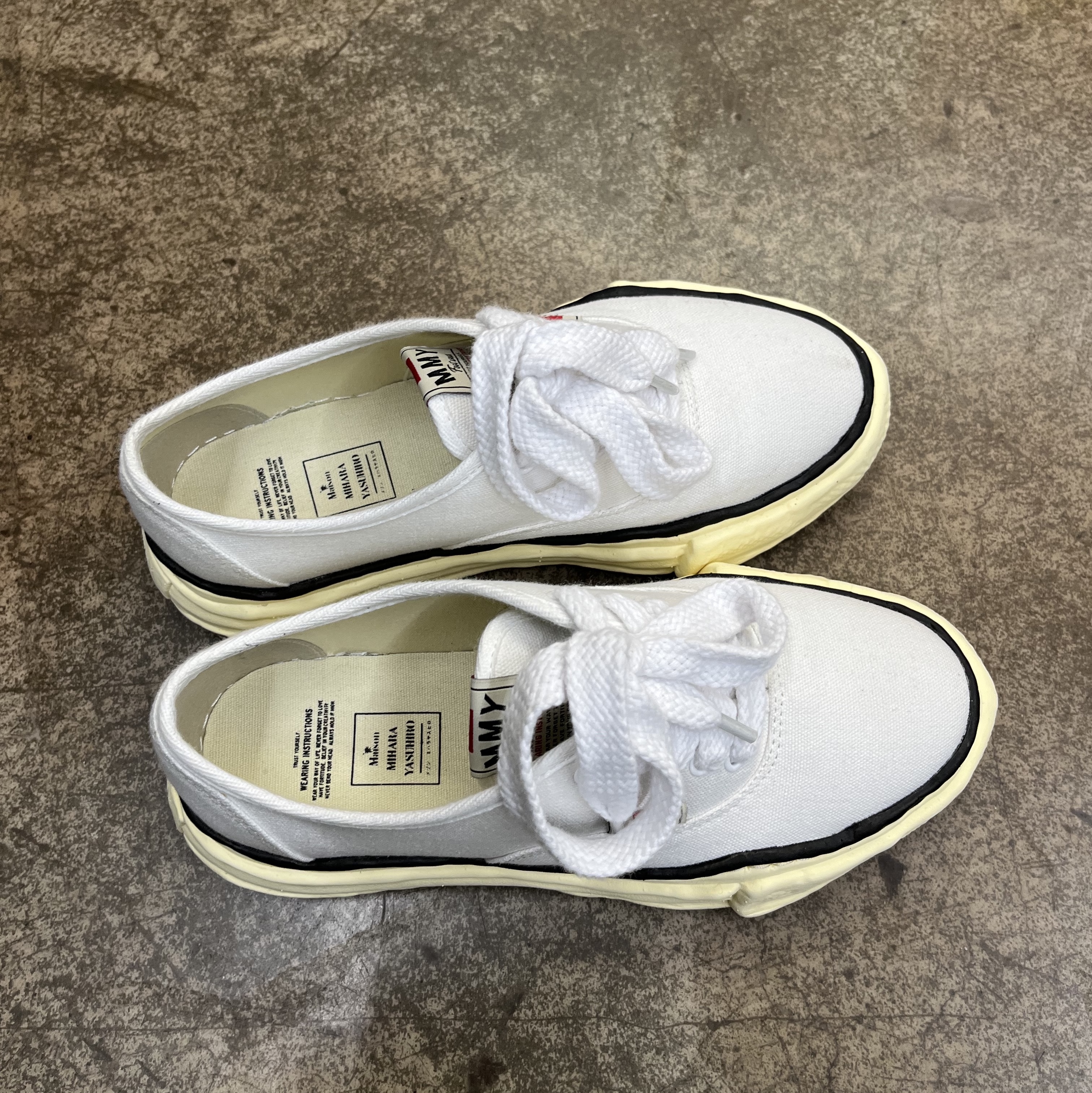 Maison Mihara Yasuhiro Baker OG Sole OD Canvas Low-top Sneakers White 착용 스타일