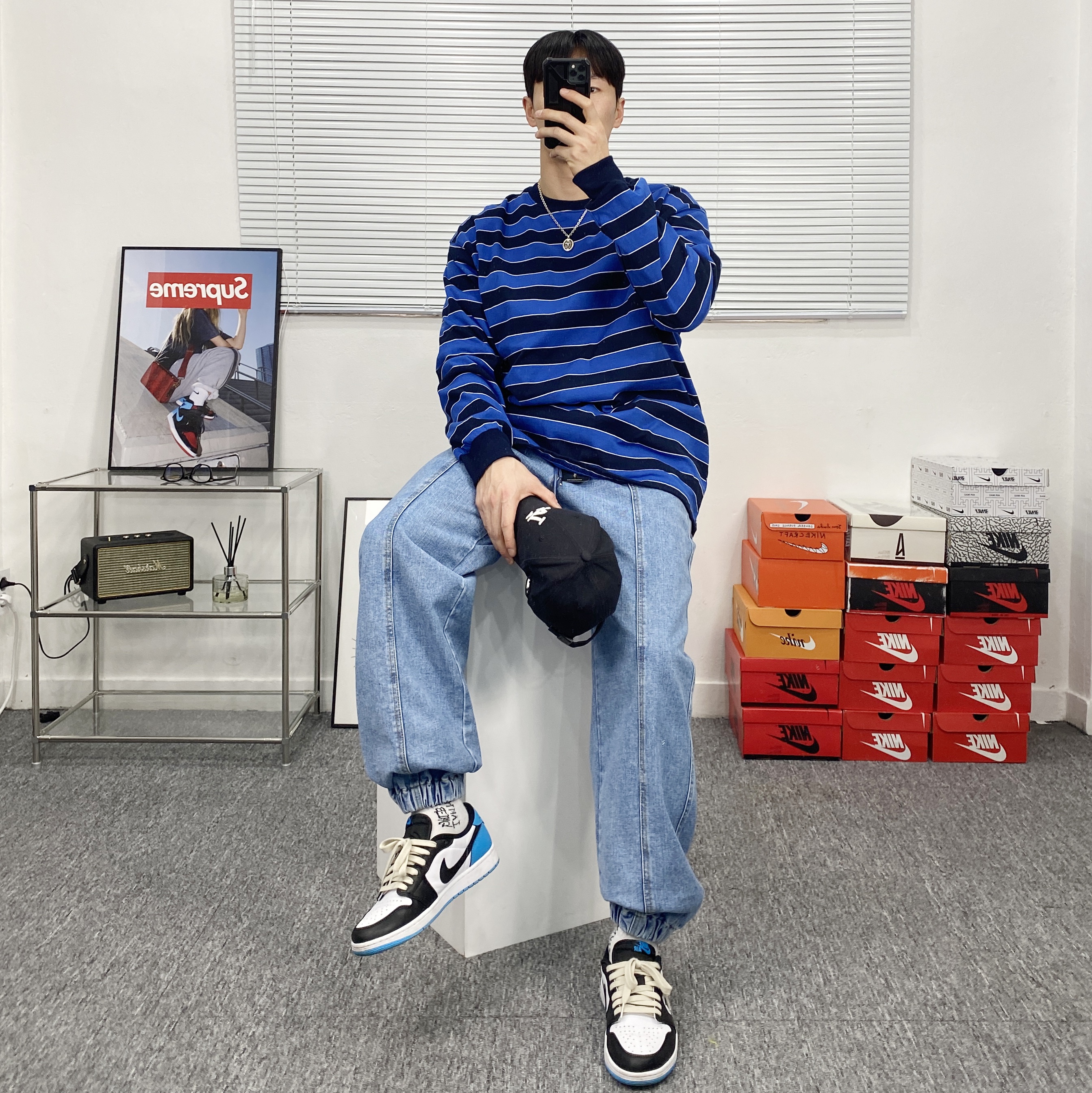 Jordan 1 Retro Low OG Black and Dark Powder Blue 착용 스타일