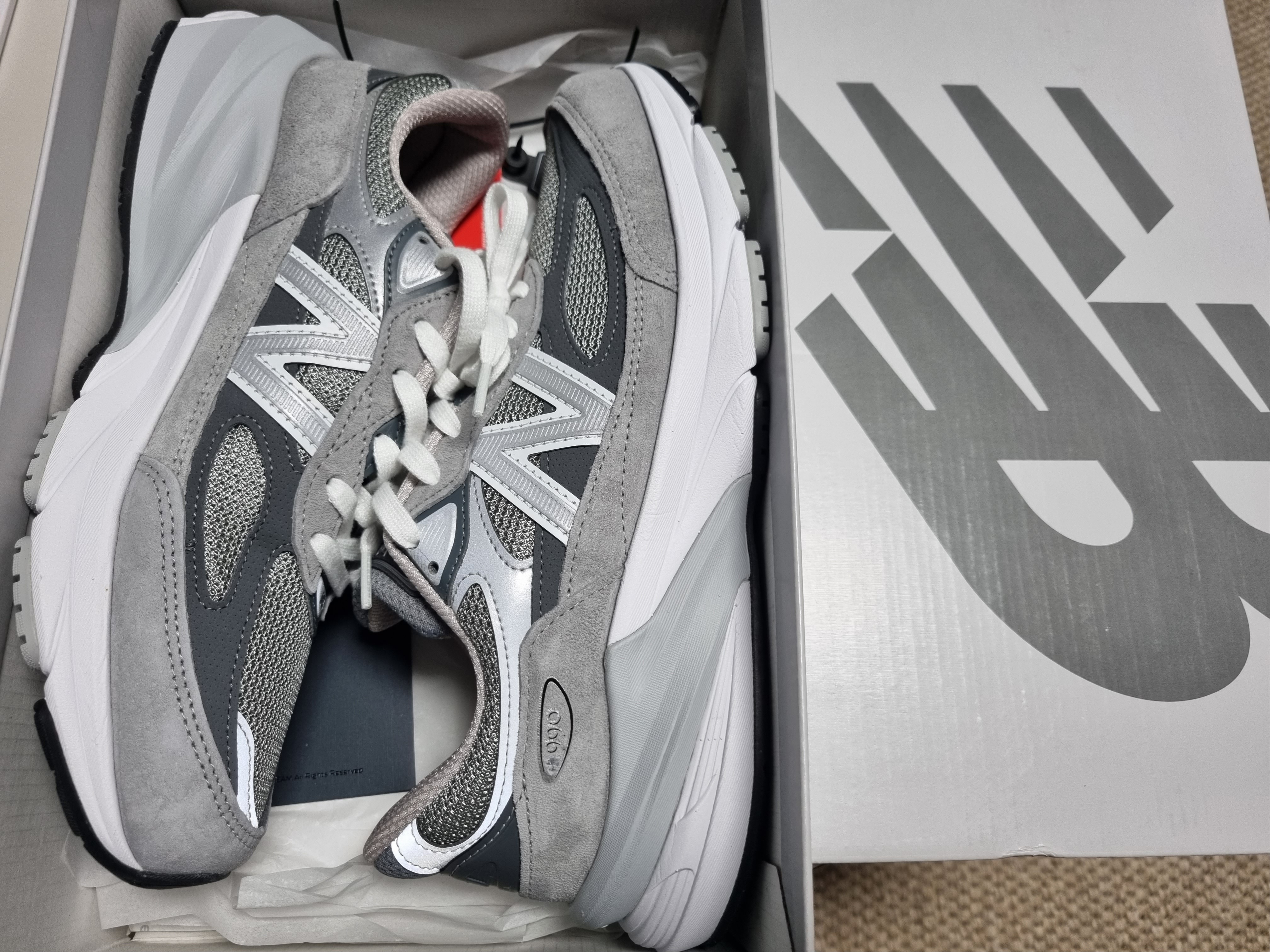 New Balance 990v6 Made in USA Grey - D Standard 착용 스타일 - 2