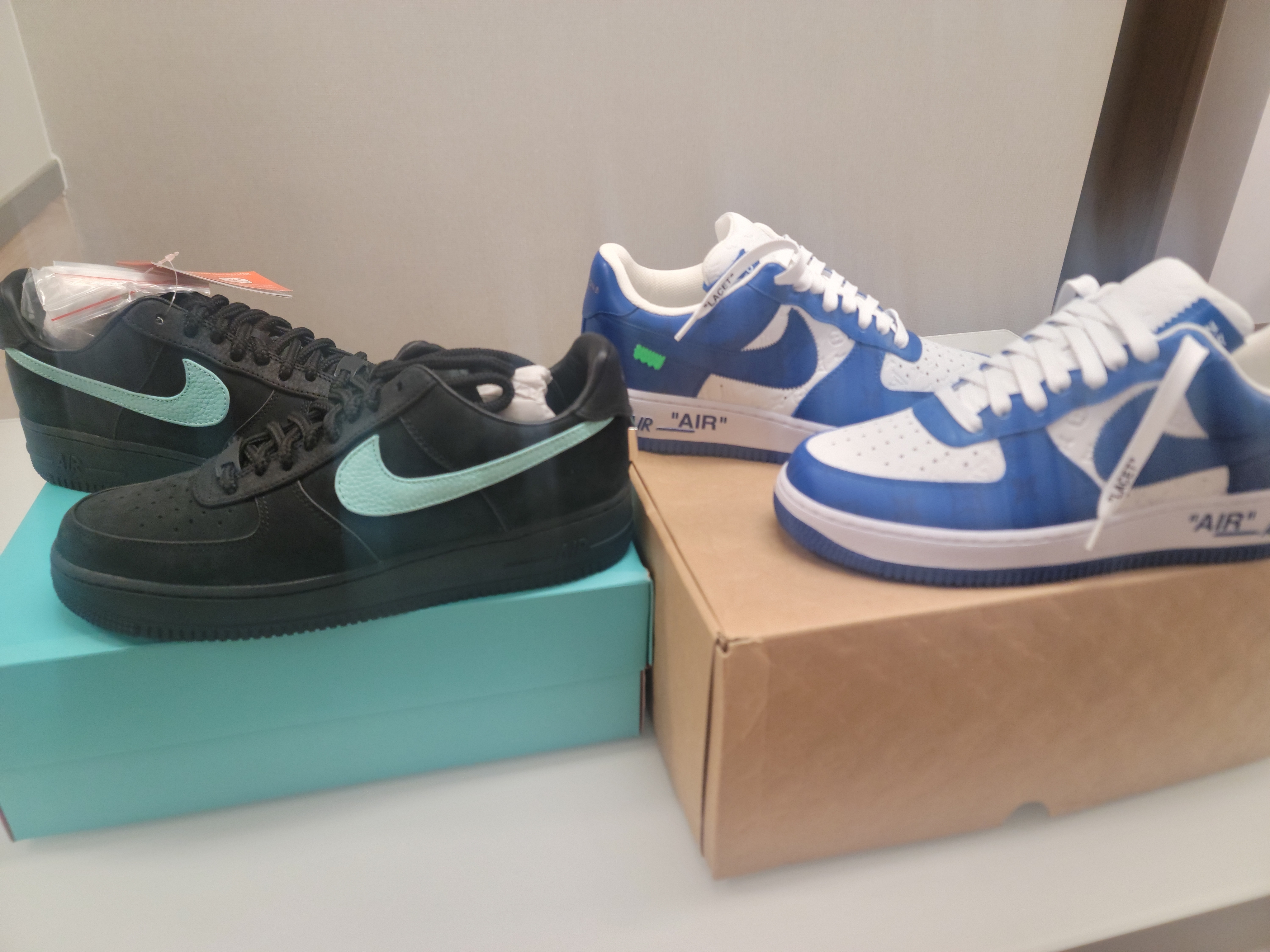 Nike x Tiffany & Co. Air Force 1 Low SP 1837, Louis Vuitton x Nike Air Force 1 Low by Virgil Abloh White Team Royal 착용 스타일