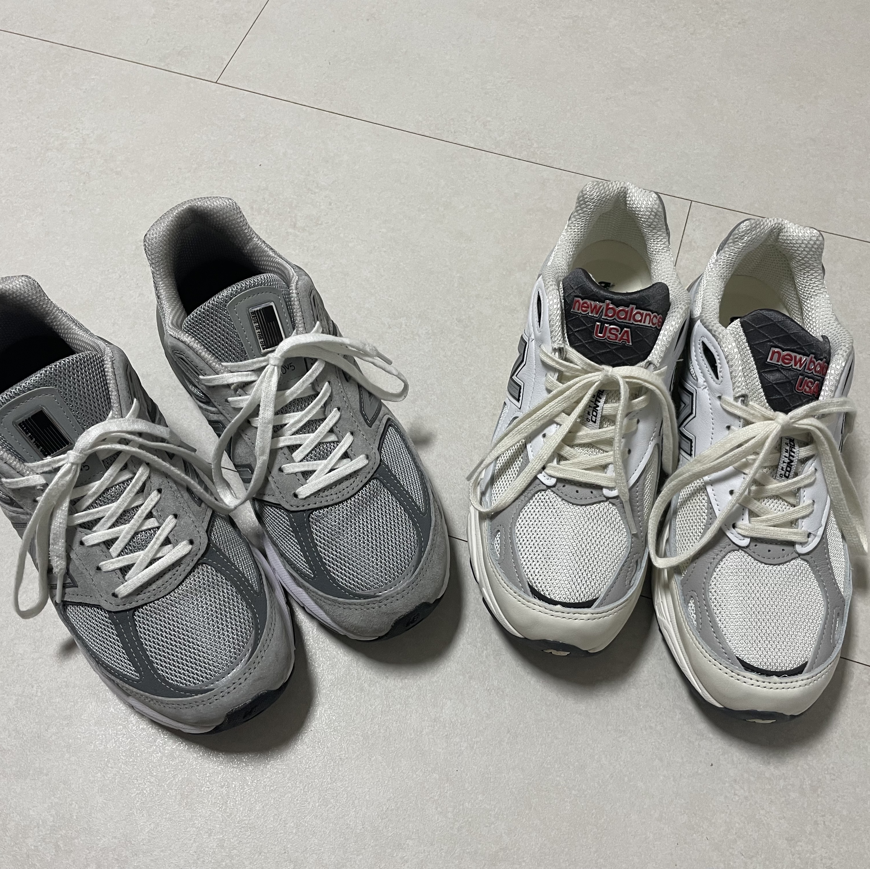 New Balance 990v3 Made in USA Sea Salt, New Balance 990v5 Made in USA Grey - D Standard 착용 스타일 - 2