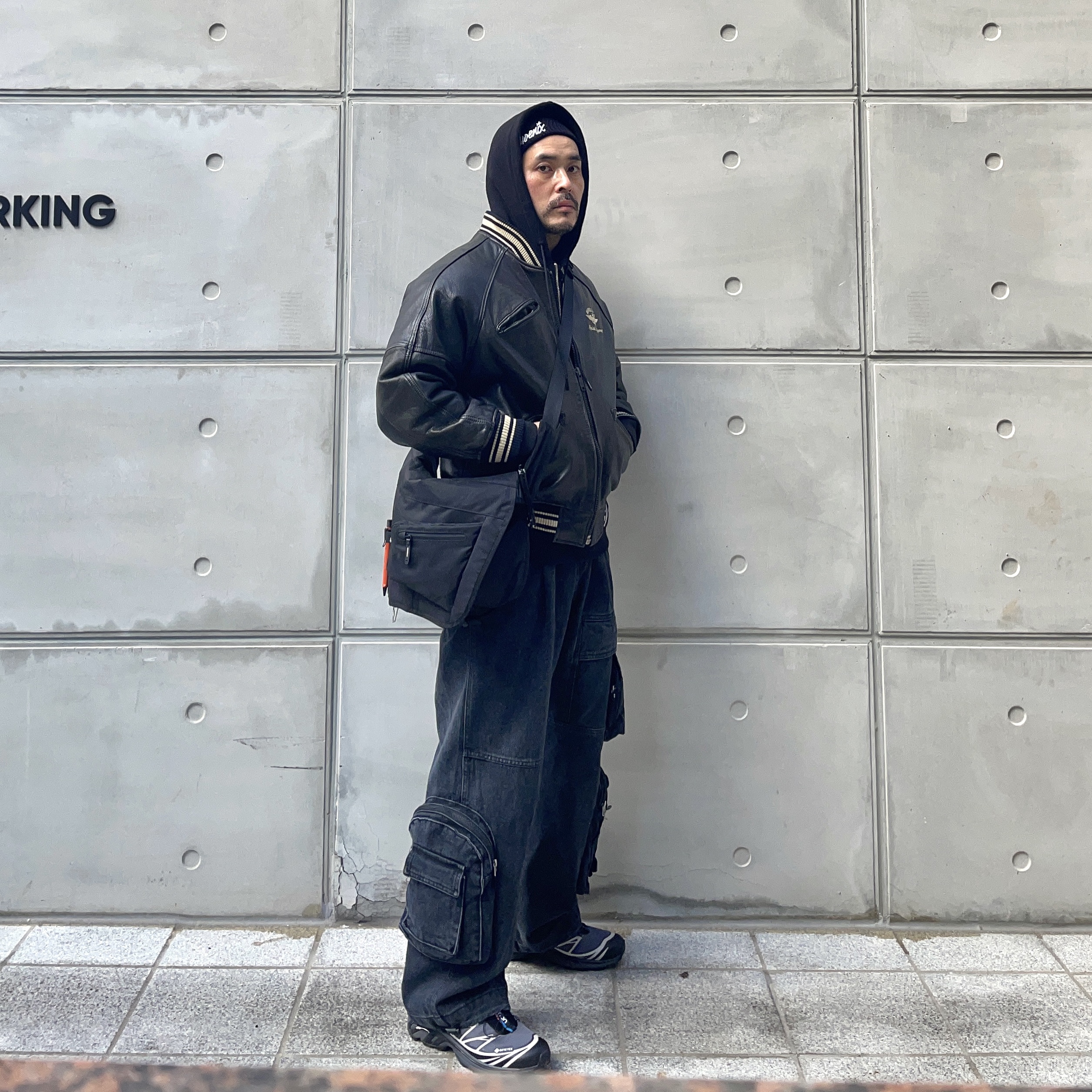 Salomon XT-6 Gore-Tex Black Ebony, Undermycar x Umbro Messenger Bag Black 착용 스타일 - 2