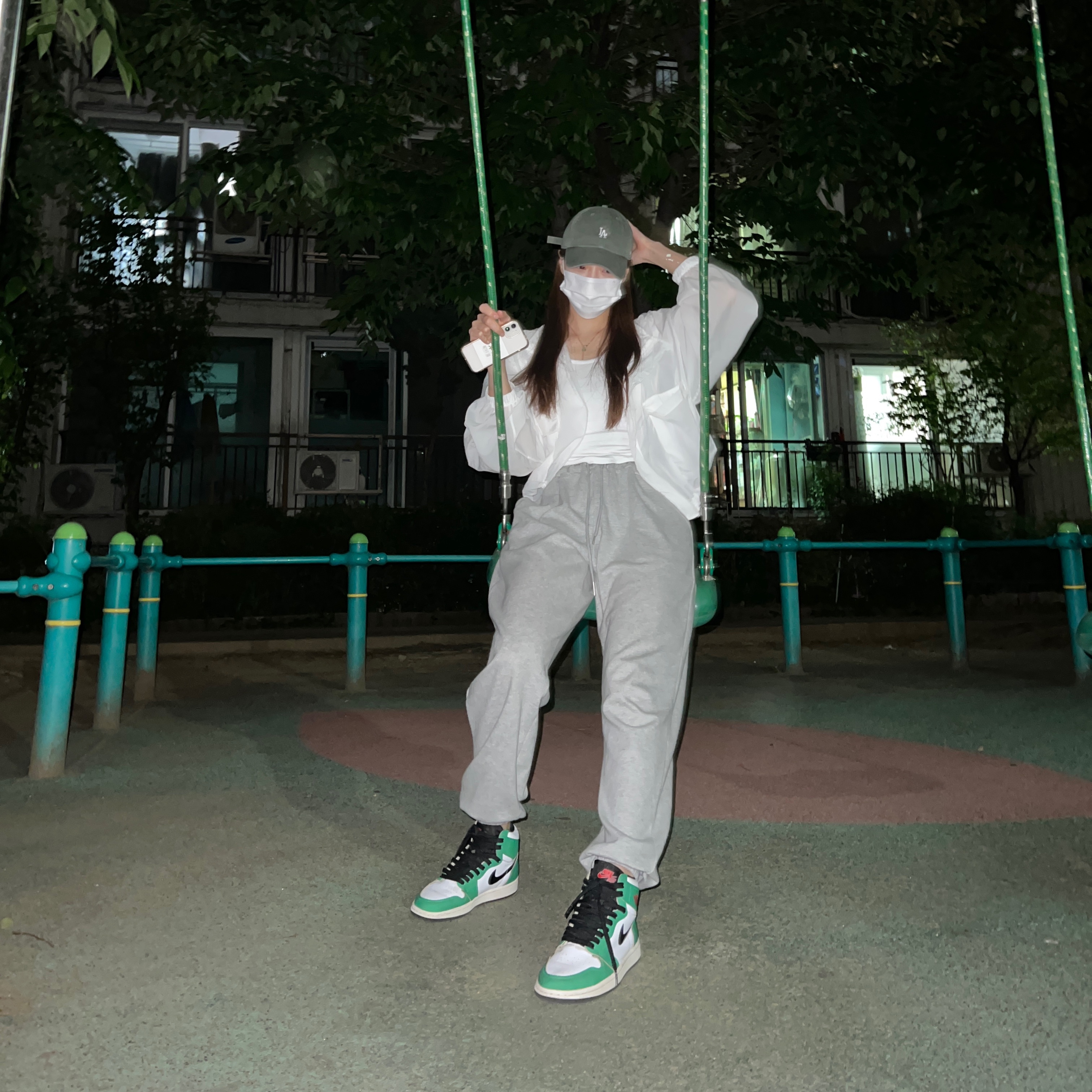 (W) Jordan 1 Retro High OG Lucky Green 착용 스타일 - 1