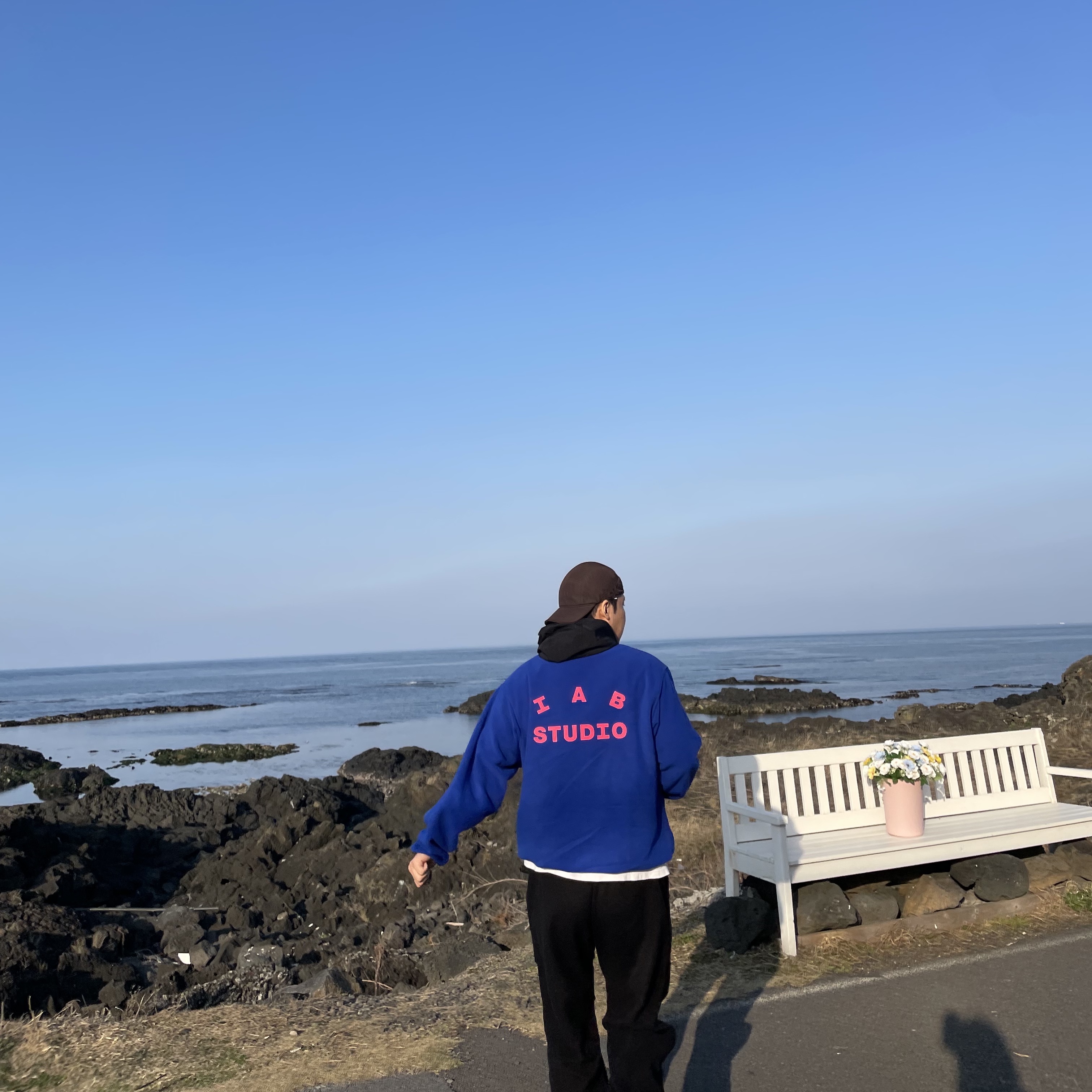 IAB Studio x Thor Fleece Blue Pink 착용 스타일 - 3